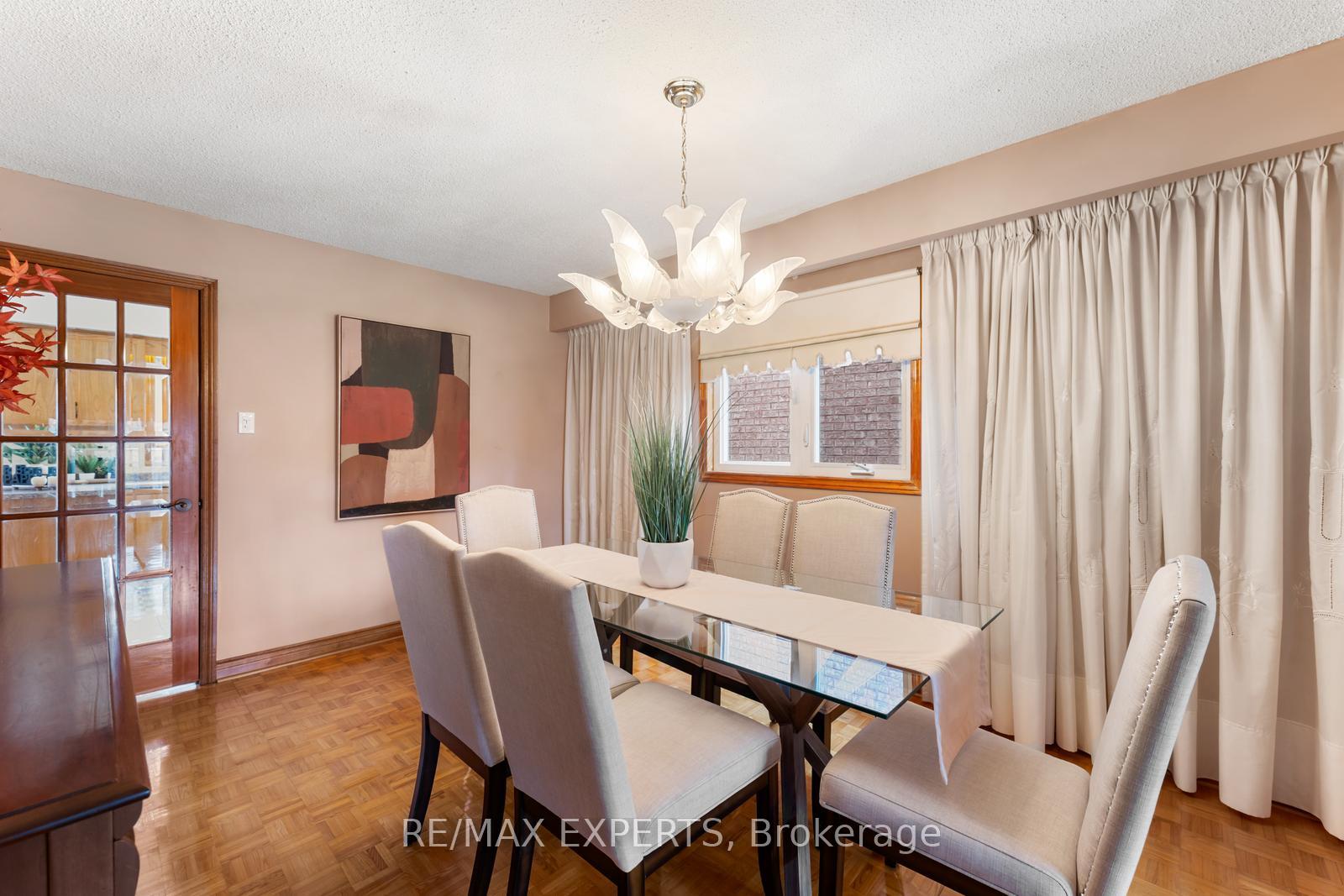 Photo 8 of 135 Coronation Street, Vaughan, West Woodbridge — HOMEH