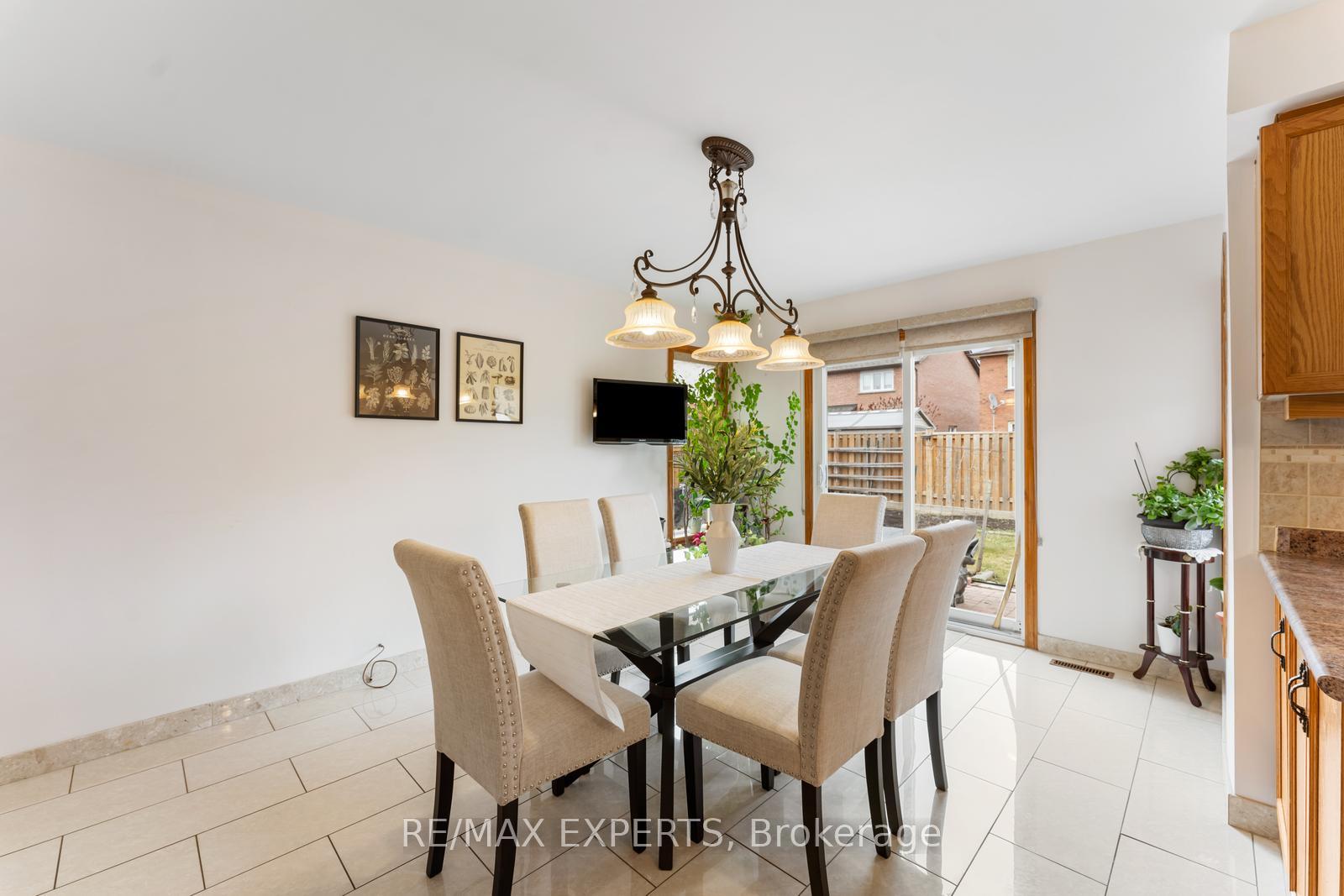 Photo 9 of 135 Coronation Street, Vaughan, West Woodbridge — HOMEH