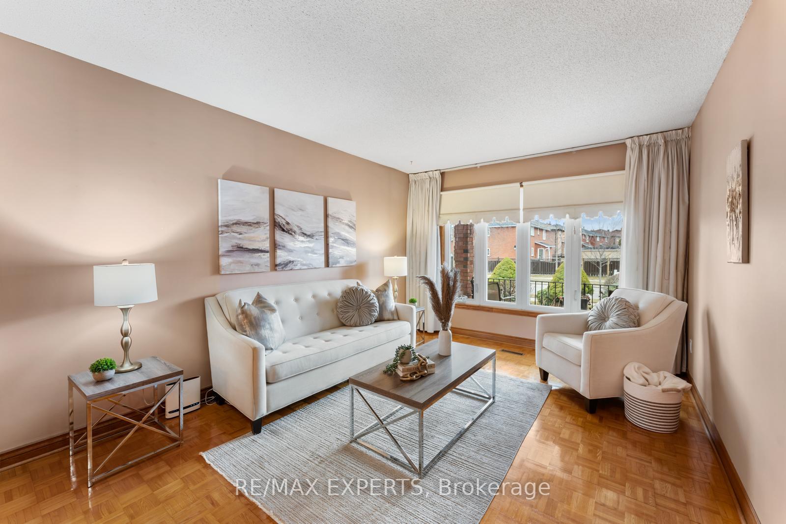 Photo 25 of 135 Coronation Street, Vaughan, West Woodbridge — HOMEH