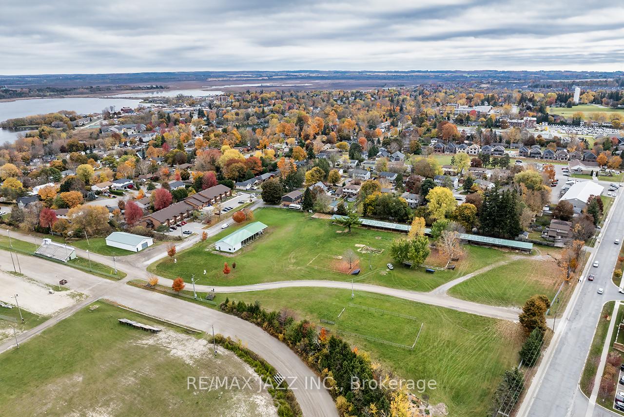 Photo 37 of 425 Kenny Court, Scugog, Port Perry — HOMEH