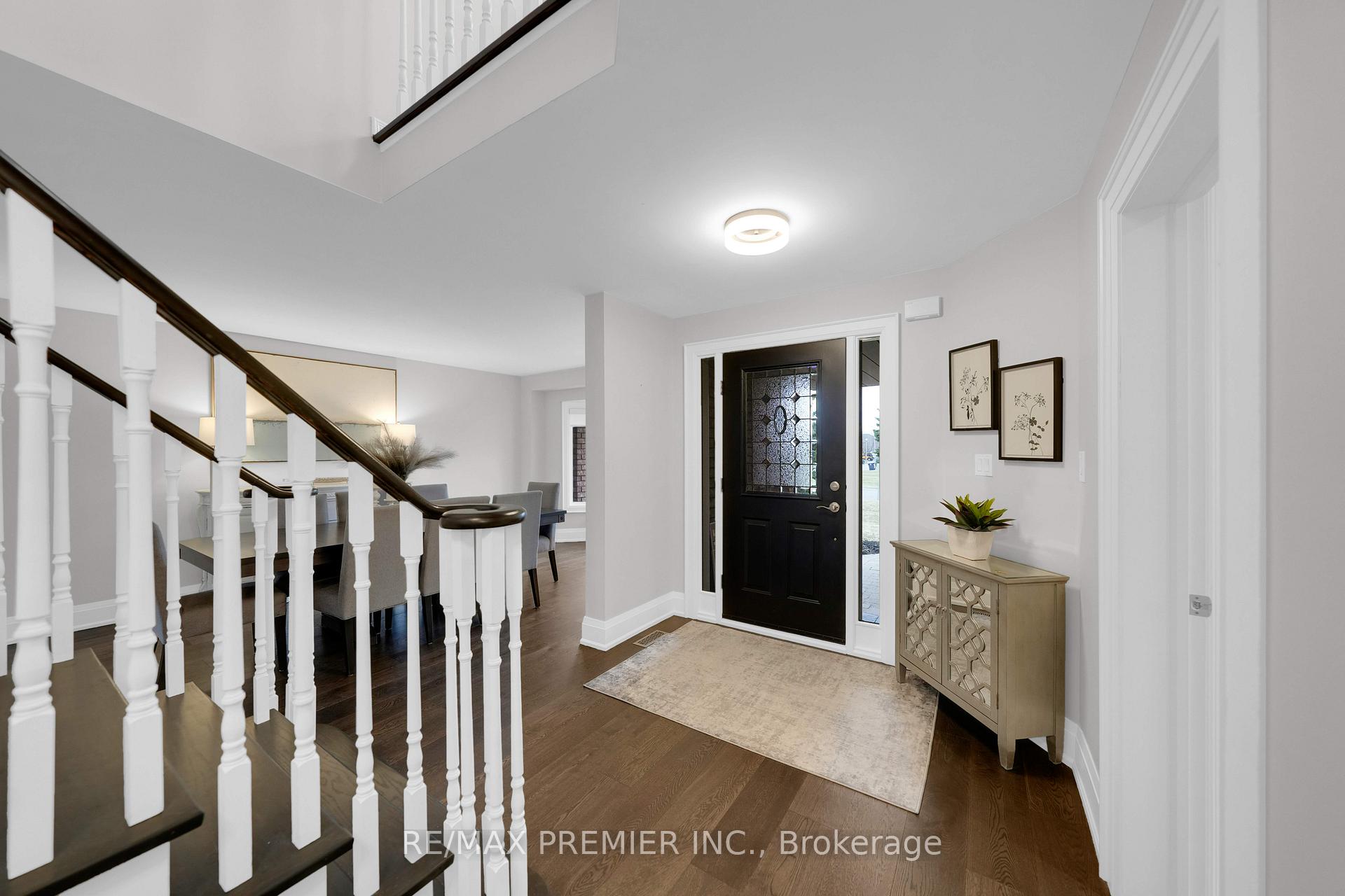 Photo 3 of 2 Strattonvale Court, Caledon, Bolton North — HOMEH