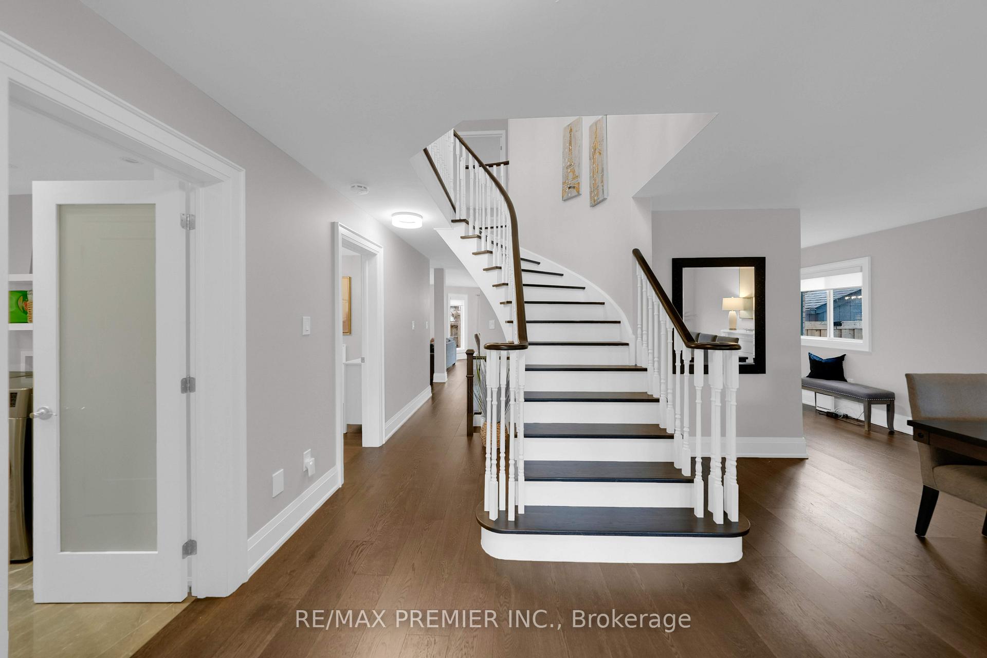 Photo 4 of 2 Strattonvale Court, Caledon, Bolton North — HOMEH