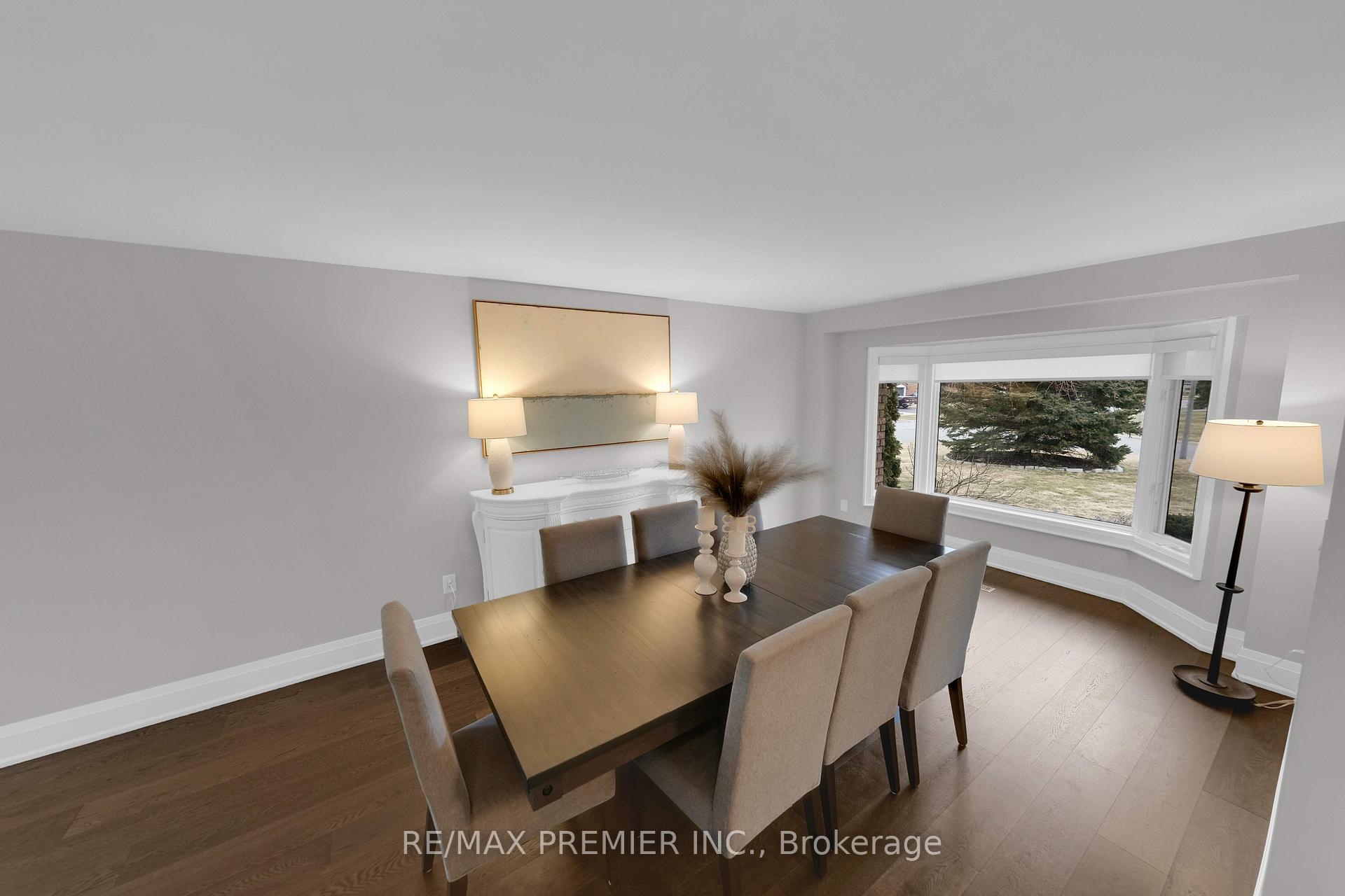 Photo 5 of 2 Strattonvale Court, Caledon, Bolton North — HOMEH