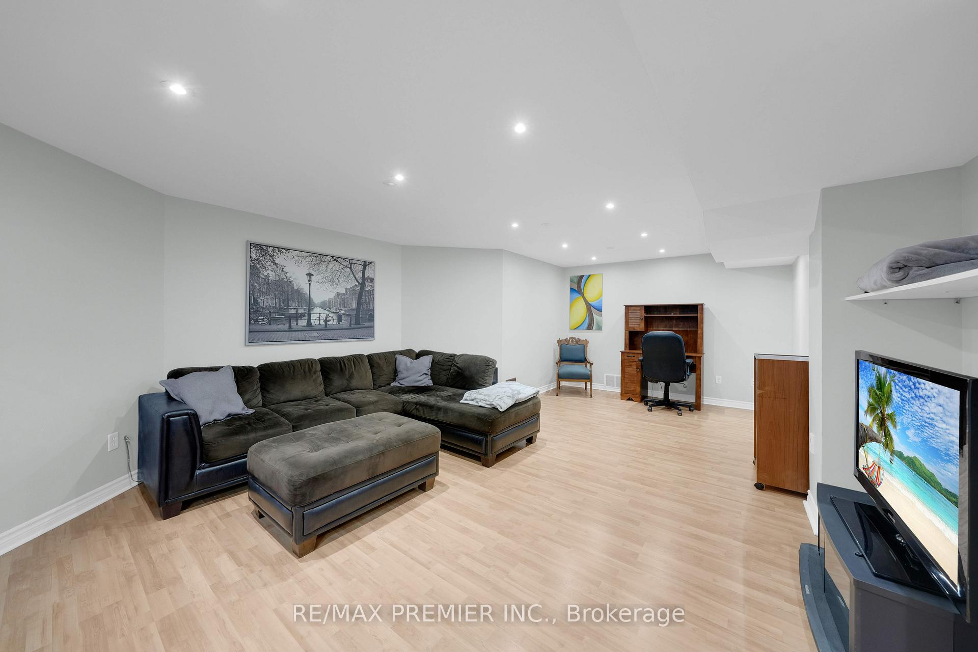 Photo 35 of 2 Strattonvale Court, Caledon, Bolton North — HOMEH