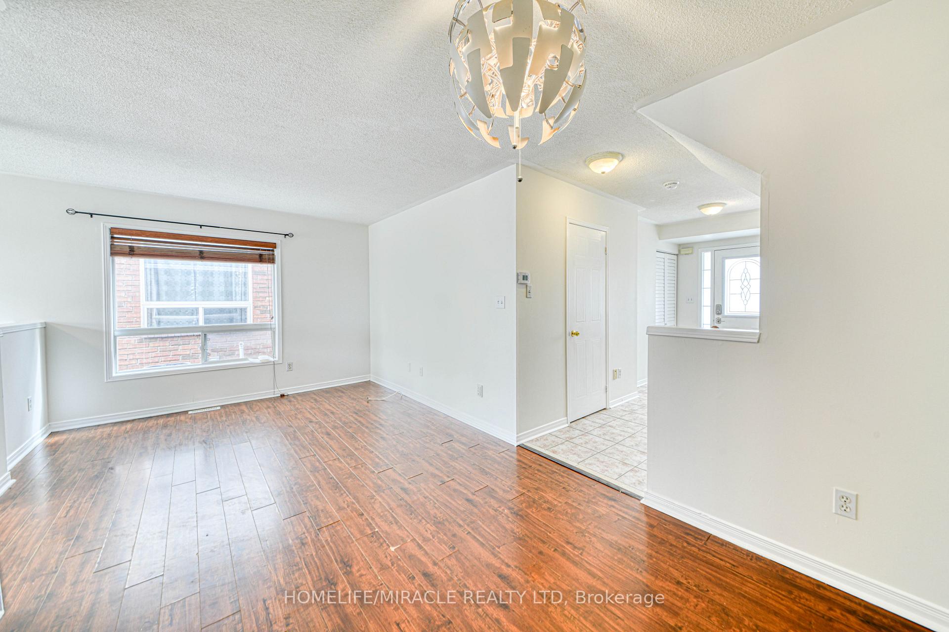 Photo 10 of 1564 Woodgate Trail, Oshawa, Samac — HOMEH