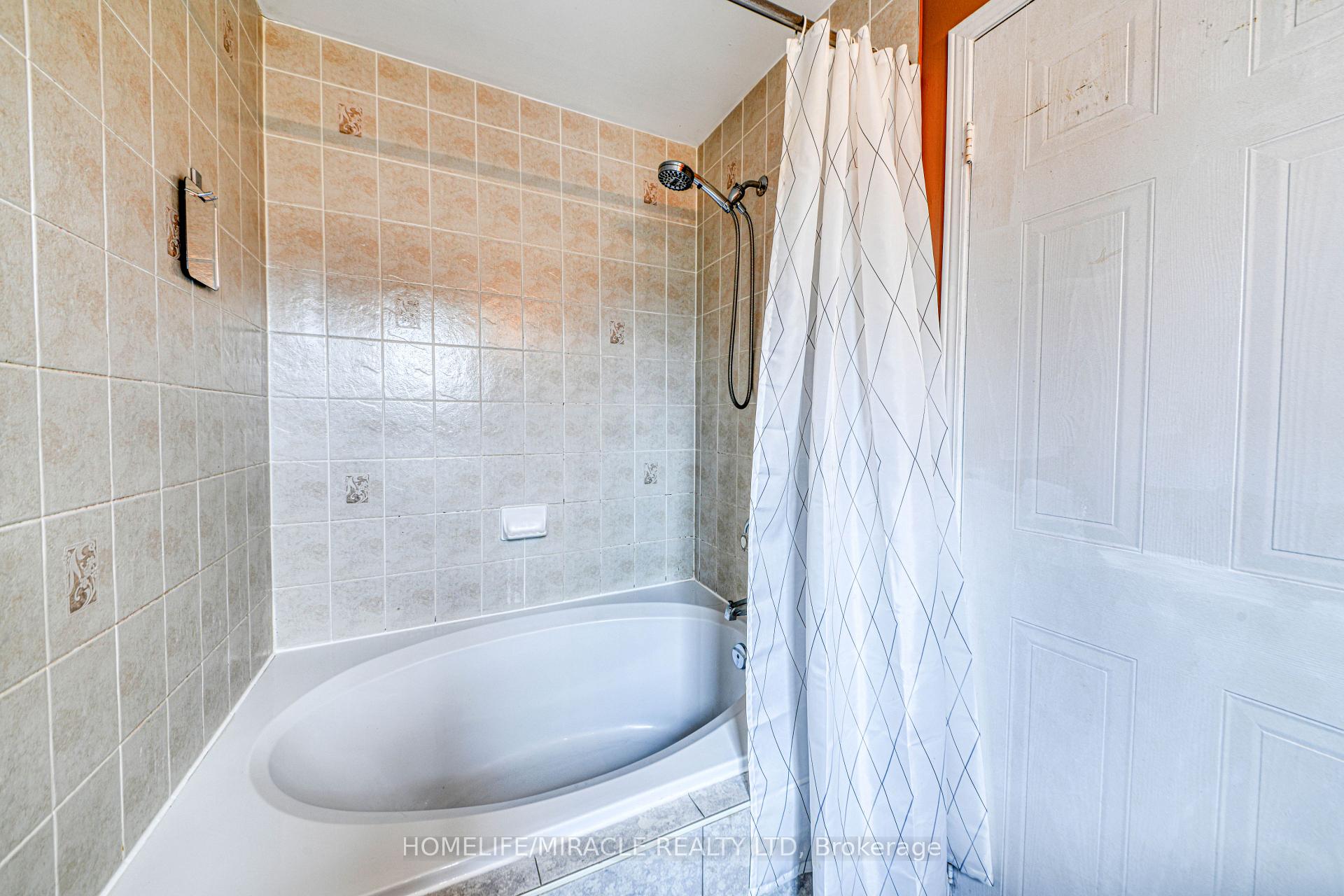 Photo 17 of 1564 Woodgate Trail, Oshawa, Samac — HOMEH