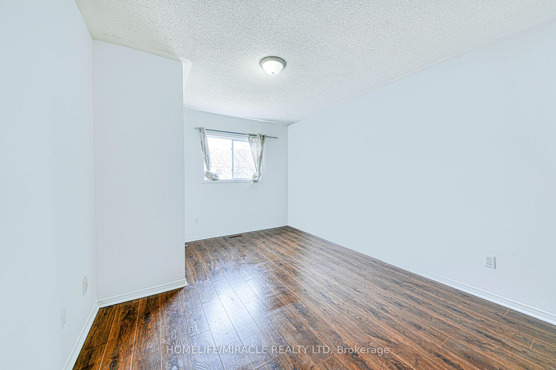 Photo 19 of 1564 Woodgate Trail, Oshawa, Samac — HOMEH