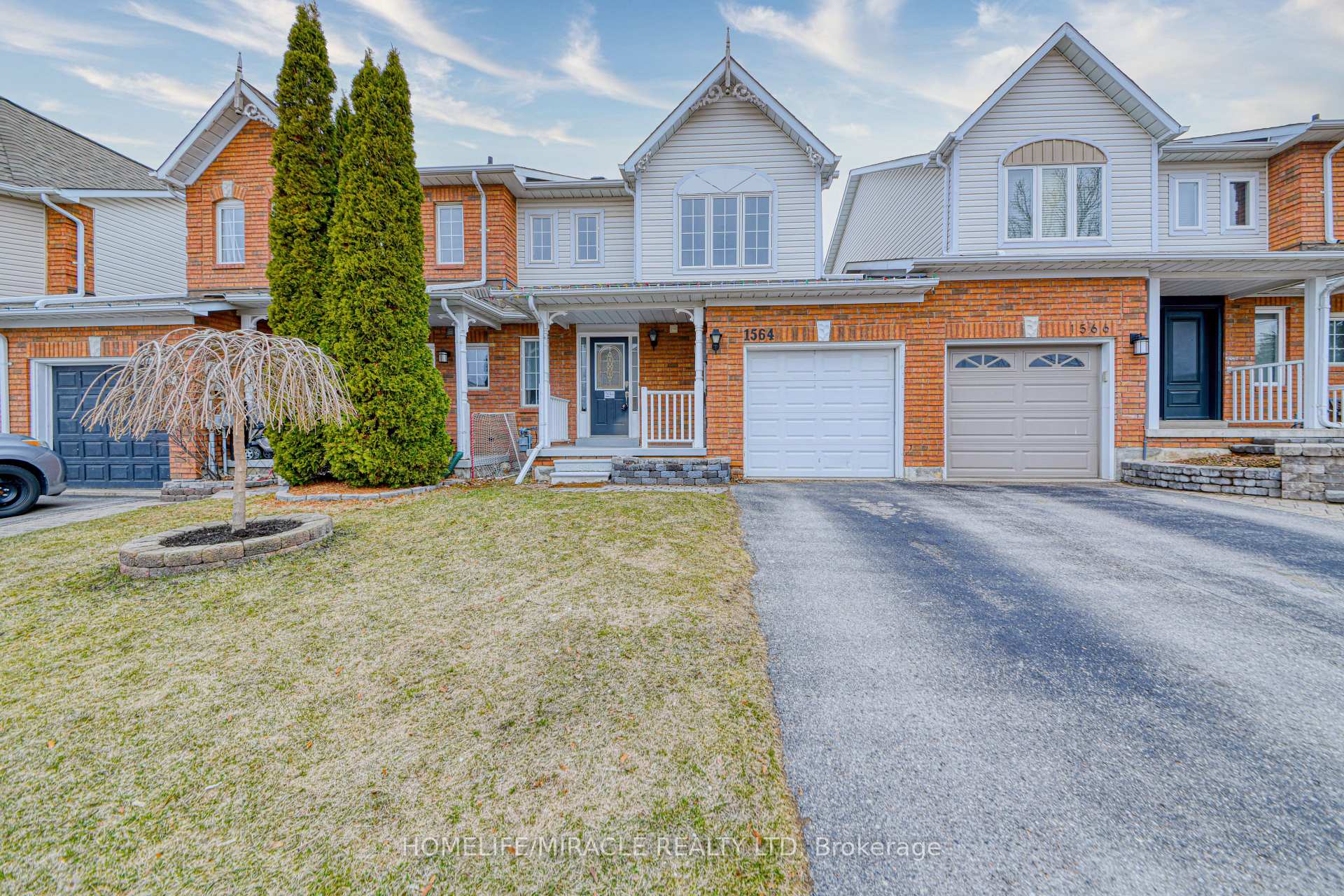 Photo 2 of 1564 Woodgate Trail, Oshawa, Samac — HOMEH