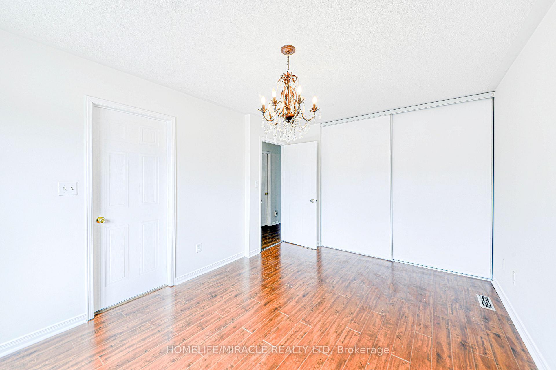 Photo 25 of 1564 Woodgate Trail, Oshawa, Samac — HOMEH