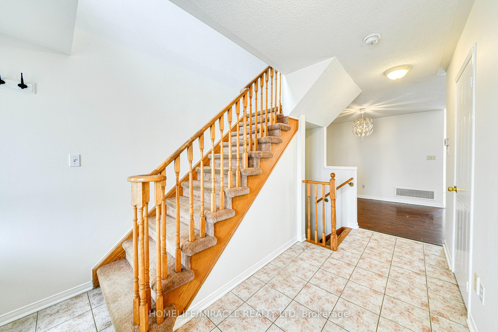 Photo 26 of 1564 Woodgate Trail, Oshawa, Samac — HOMEH