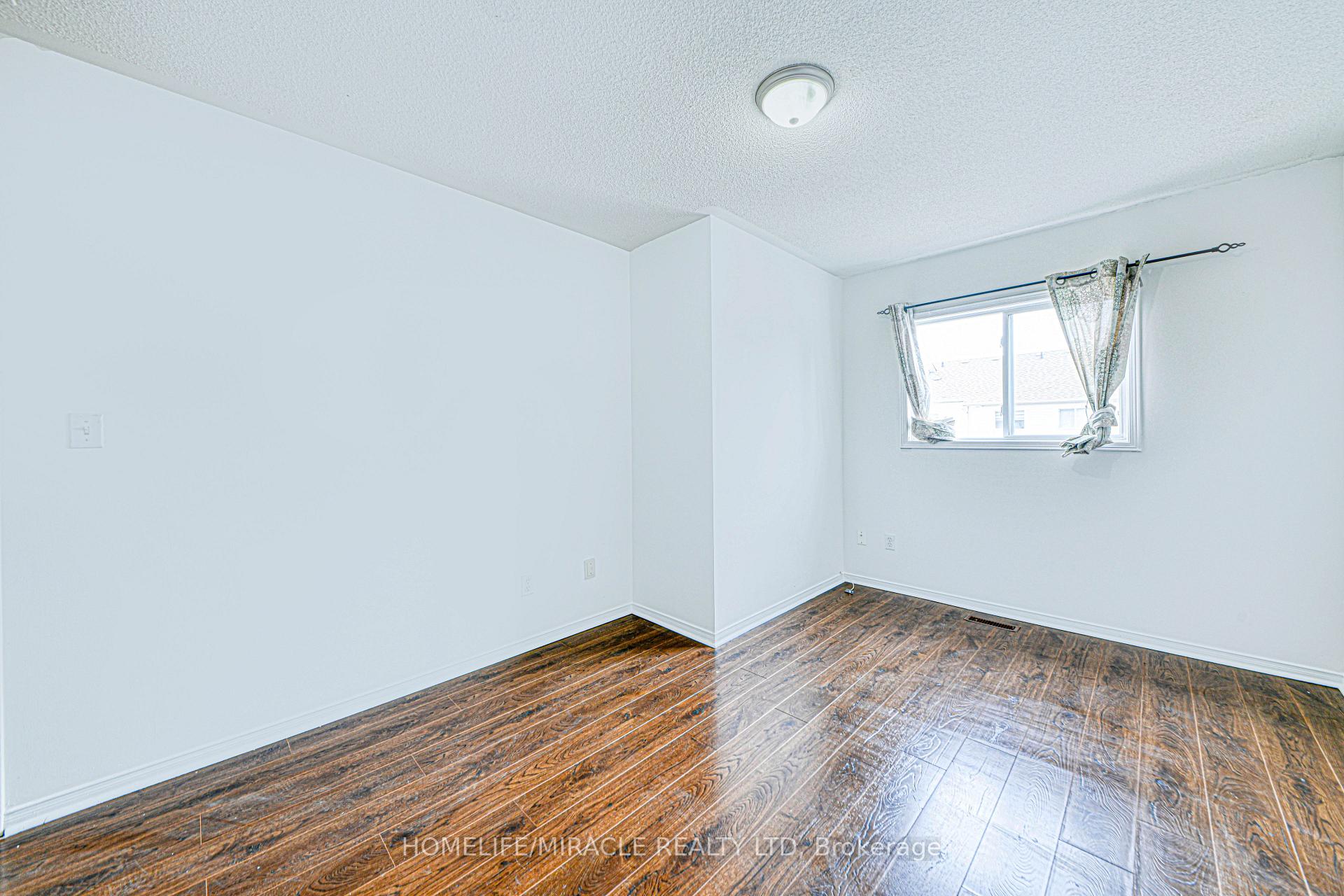 Photo 39 of 1564 Woodgate Trail, Oshawa, Samac — HOMEH