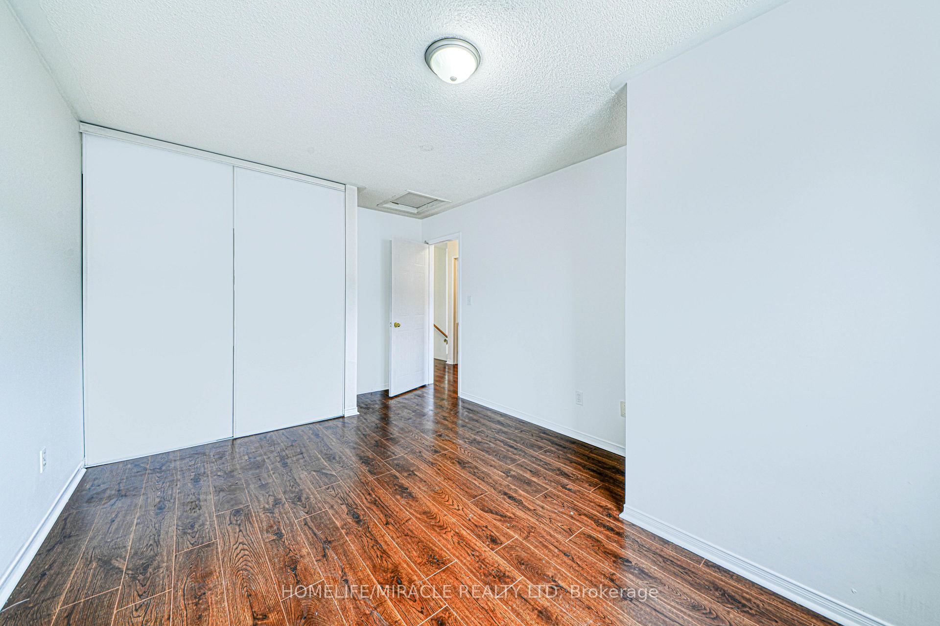Photo 40 of 1564 Woodgate Trail, Oshawa, Samac — HOMEH