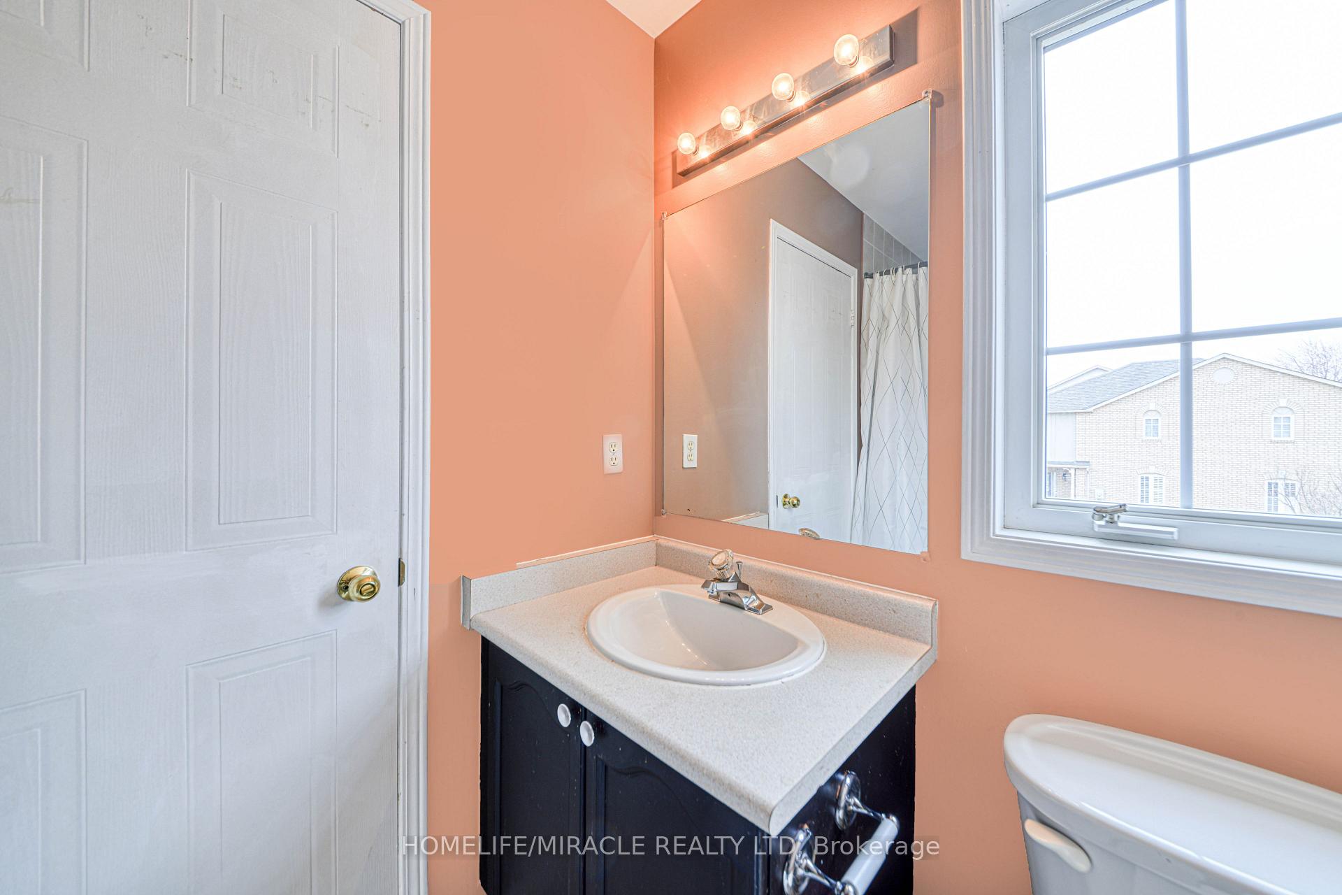 Photo 67 of 1564 Woodgate Trail, Oshawa, Samac — HOMEH