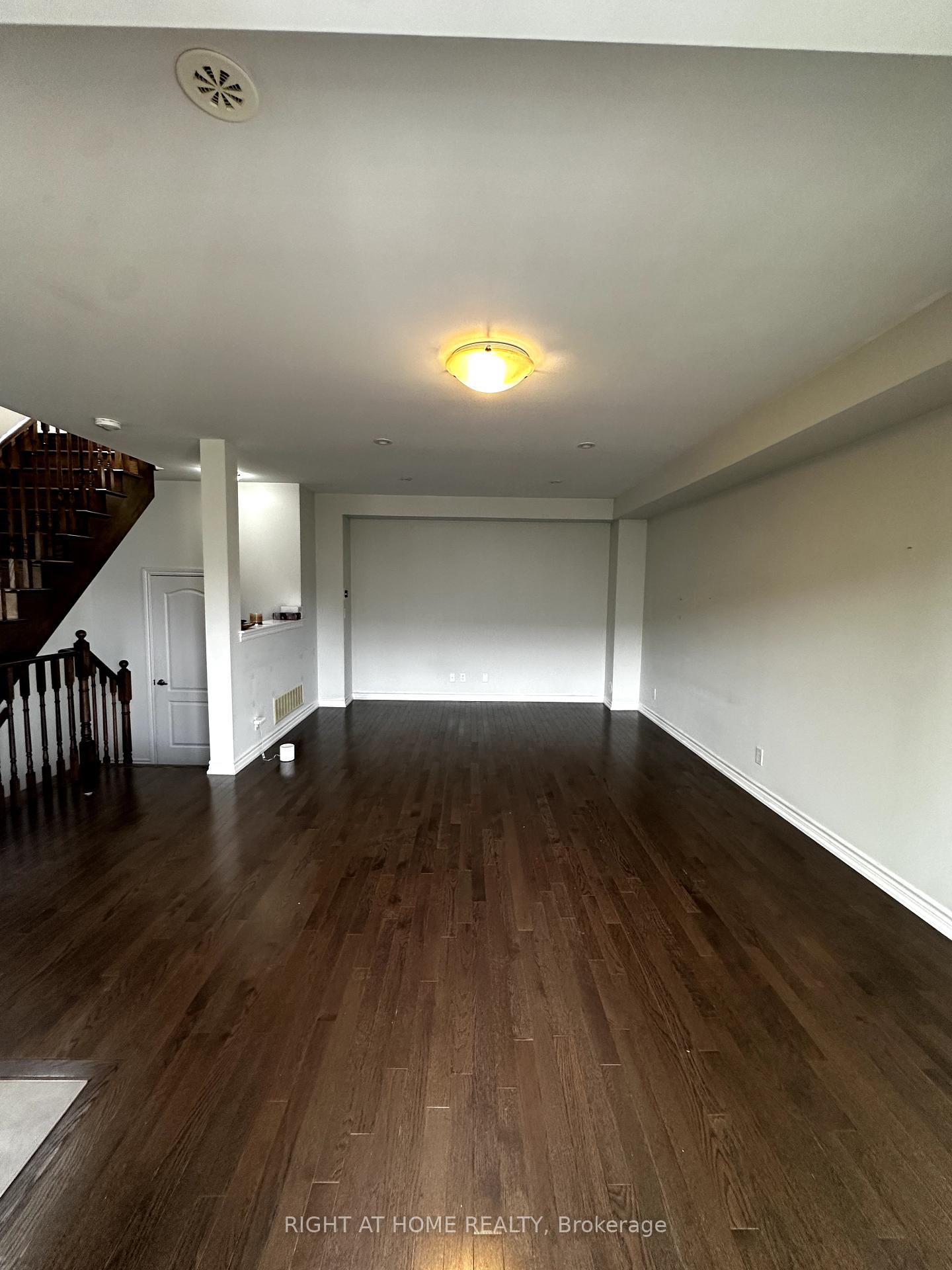 Photo 10 of 27 Nearco Crescent, Oshawa, Windfields — HOMEH