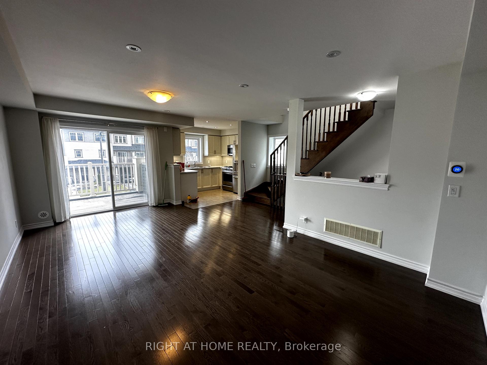 Photo 11 of 27 Nearco Crescent, Oshawa, Windfields — HOMEH