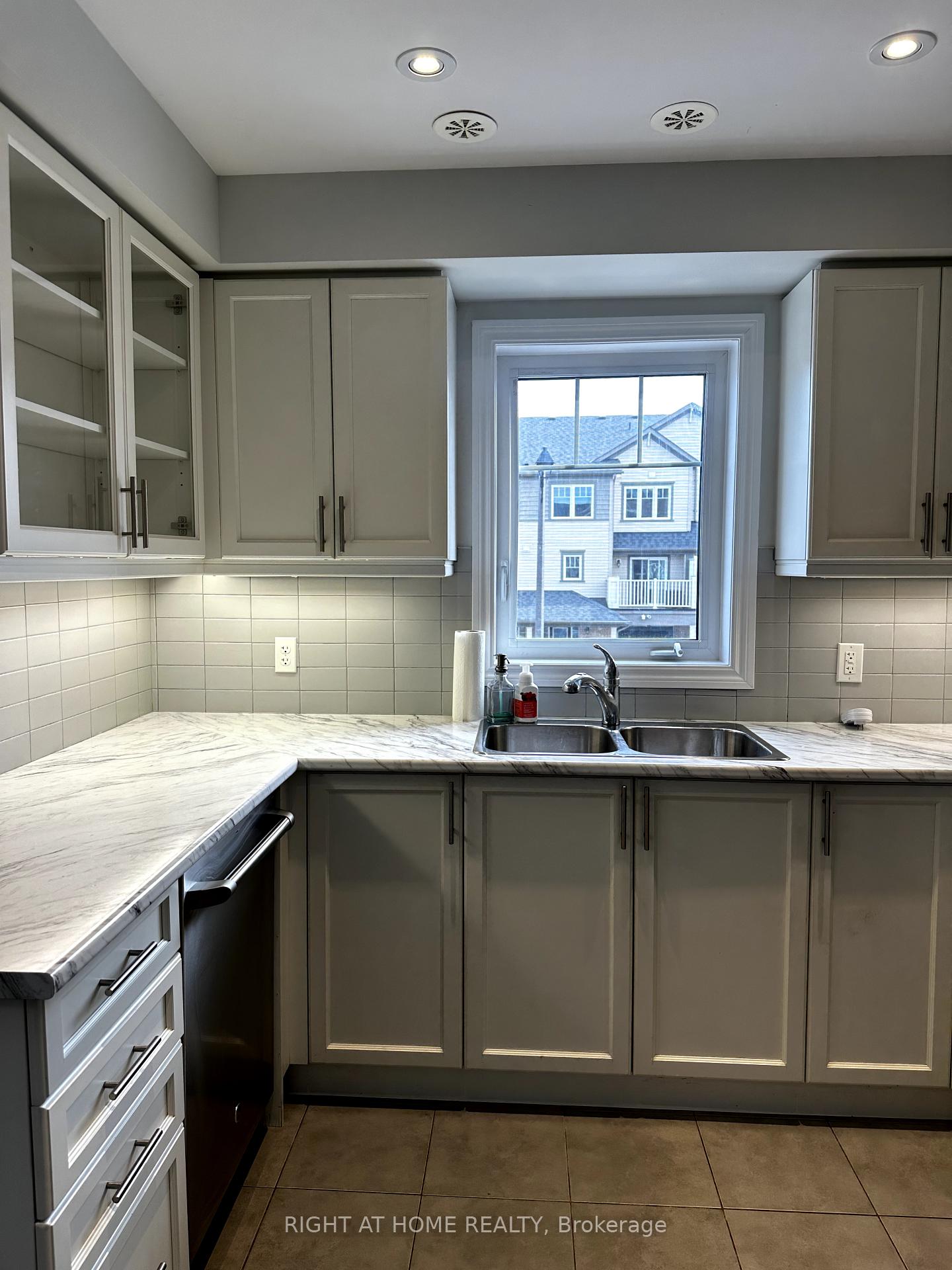 Photo 14 of 27 Nearco Crescent, Oshawa, Windfields — HOMEH