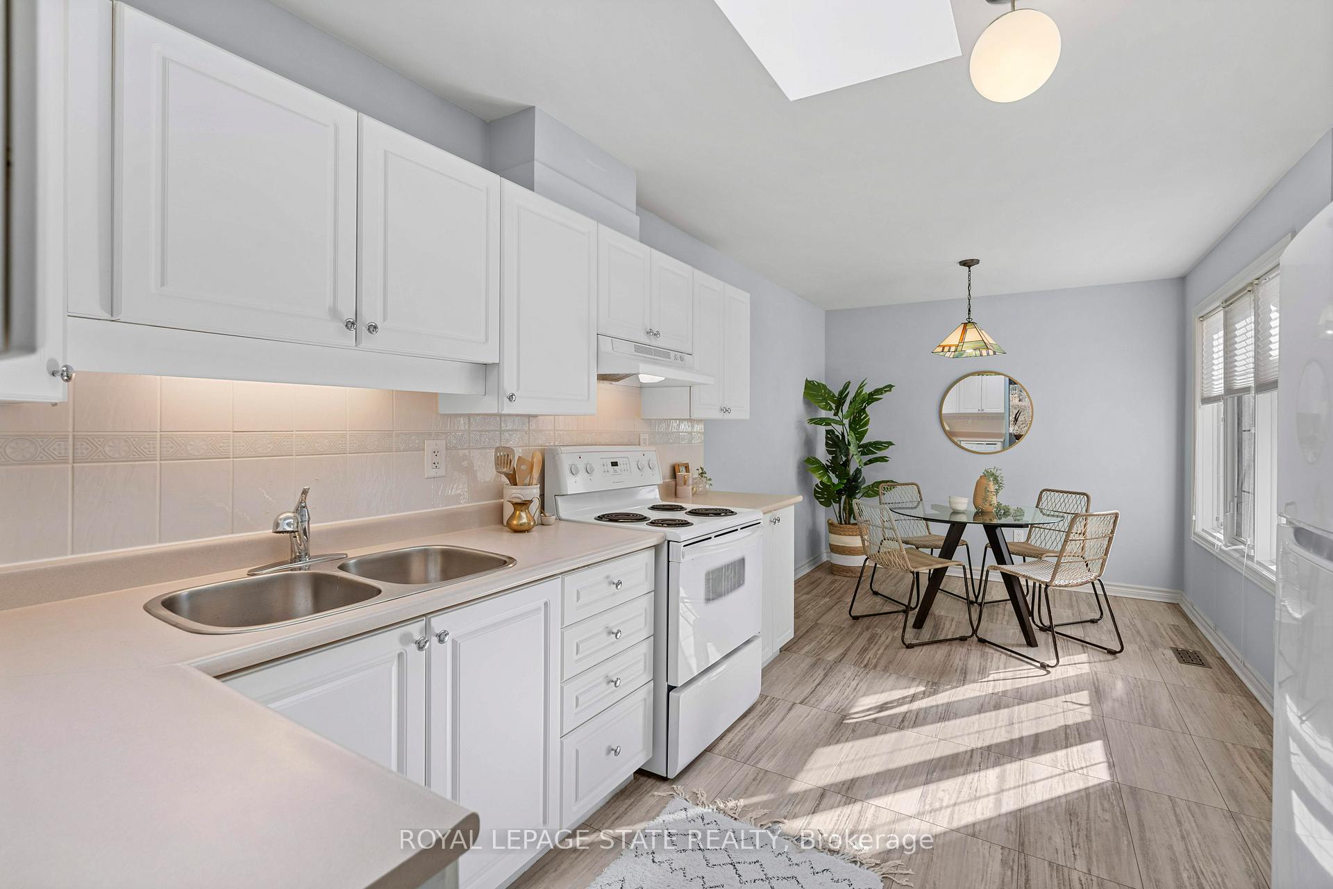Photo 12 of Unit 39, 175 Fiddlers Green Road, Hamilton, Ancaster — HOMEH