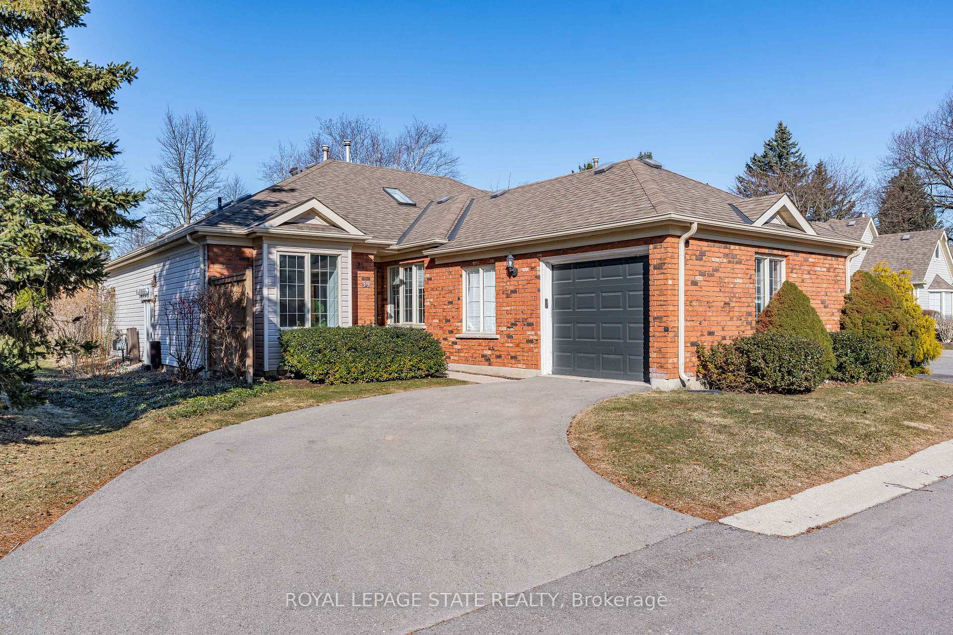Photo 2 of Unit 39, 175 Fiddlers Green Road, Hamilton, Ancaster — HOMEH