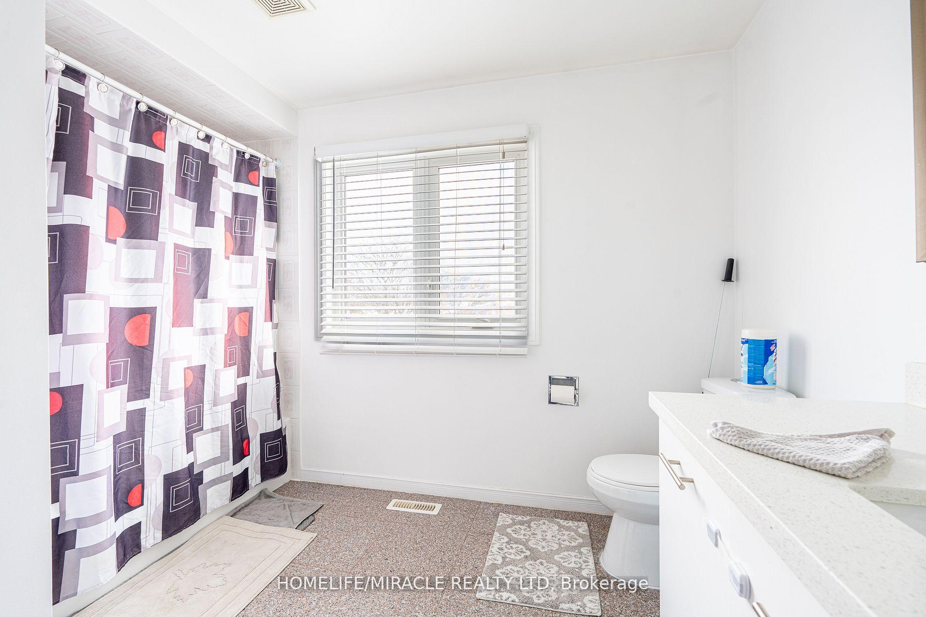 Photo 33 of 65 Hughes Crescent, Ajax, Central — HOMEH