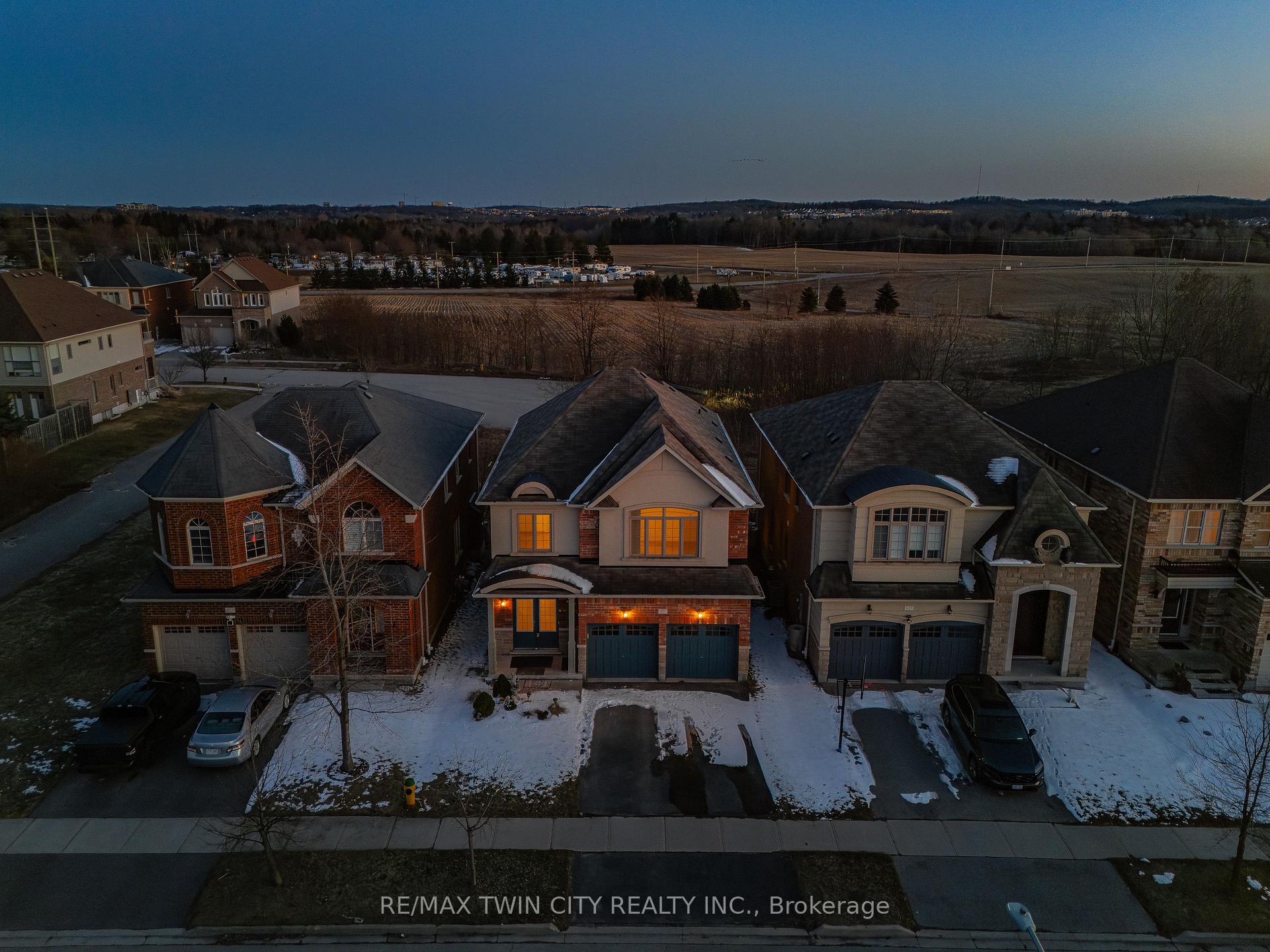 Photo 23 of 617 Pinery Trail, Waterloo — HOMEH