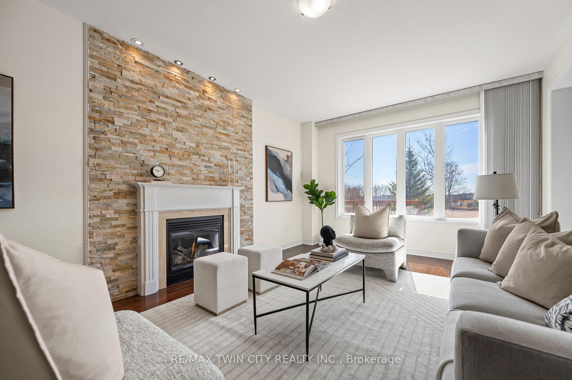 Photo 11 of 617 Pinery Trail, Waterloo — HOMEH