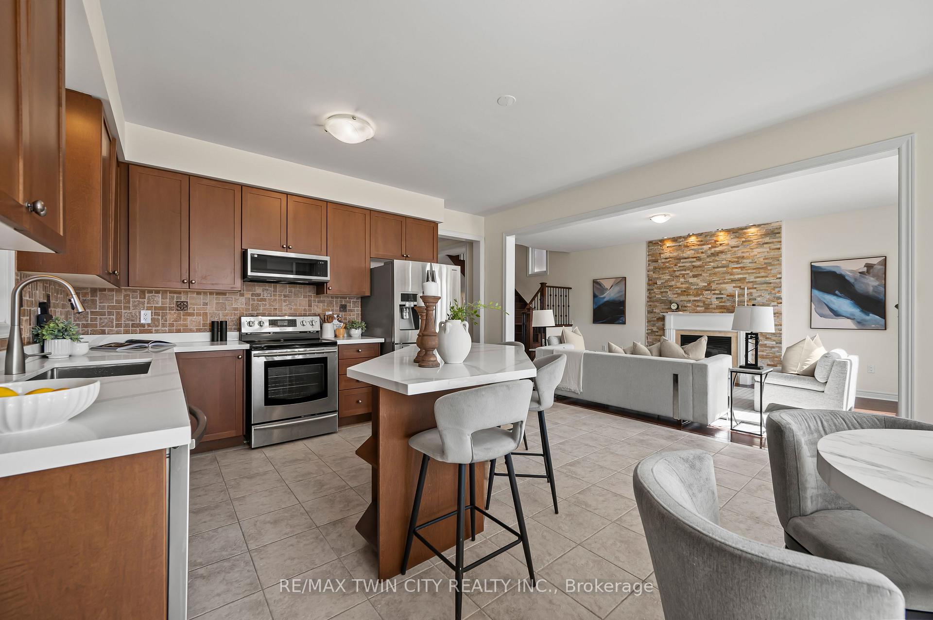 Photo 20 of 617 Pinery Trail, Waterloo — HOMEH