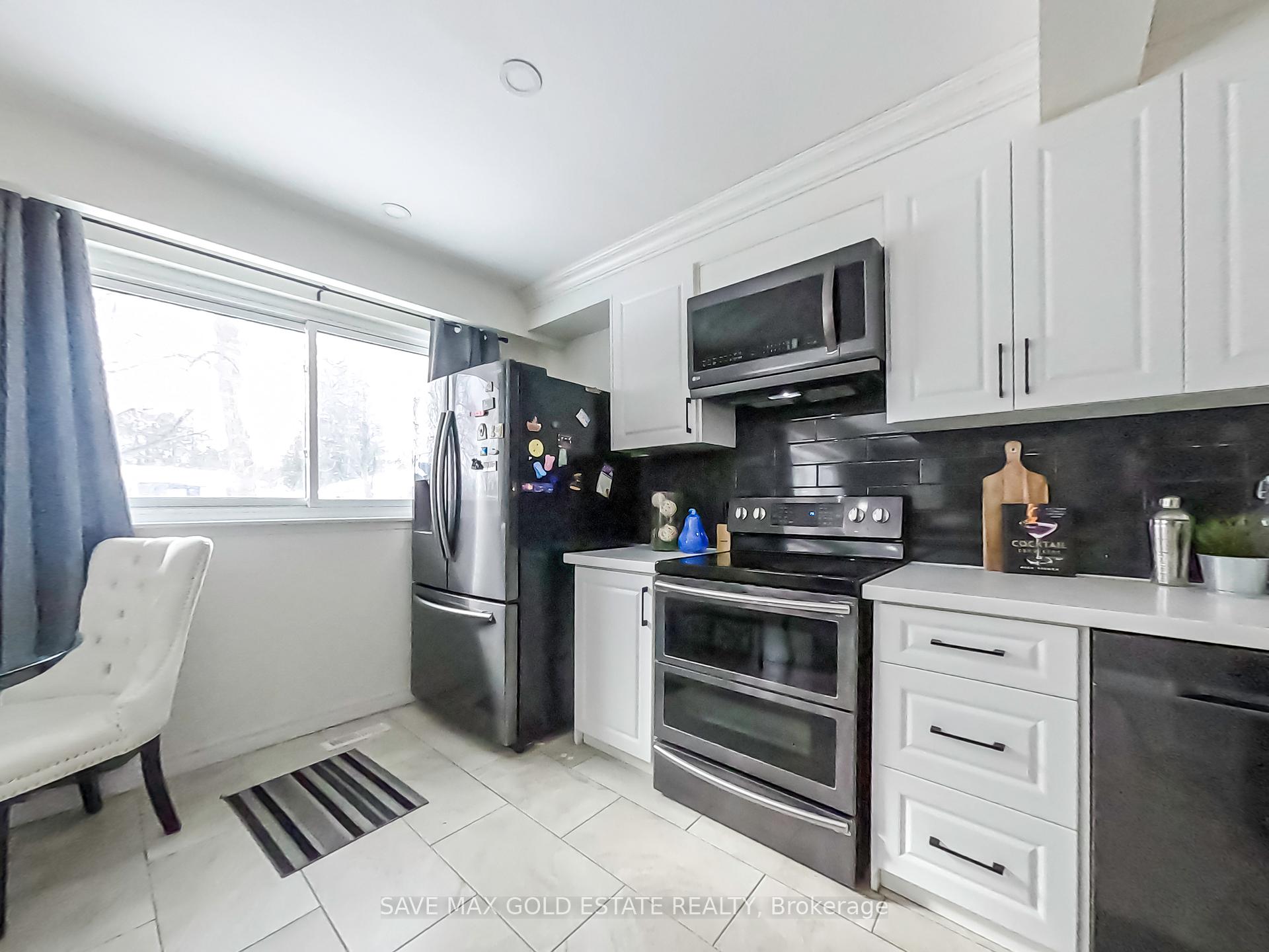Photo 10 of 122 Hazelglen Drive, Kitchener — HOMEH