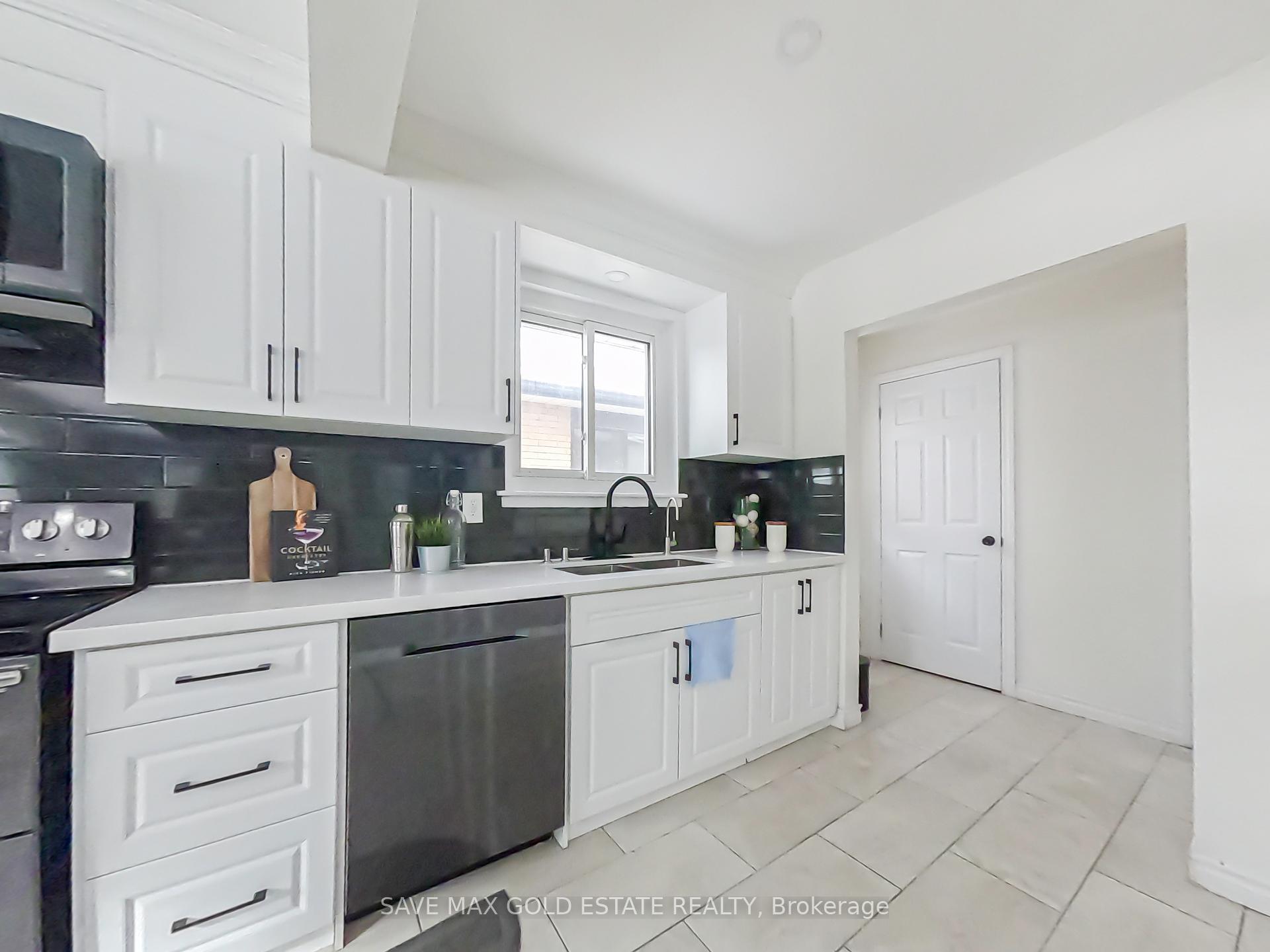 Photo 11 of 122 Hazelglen Drive, Kitchener — HOMEH
