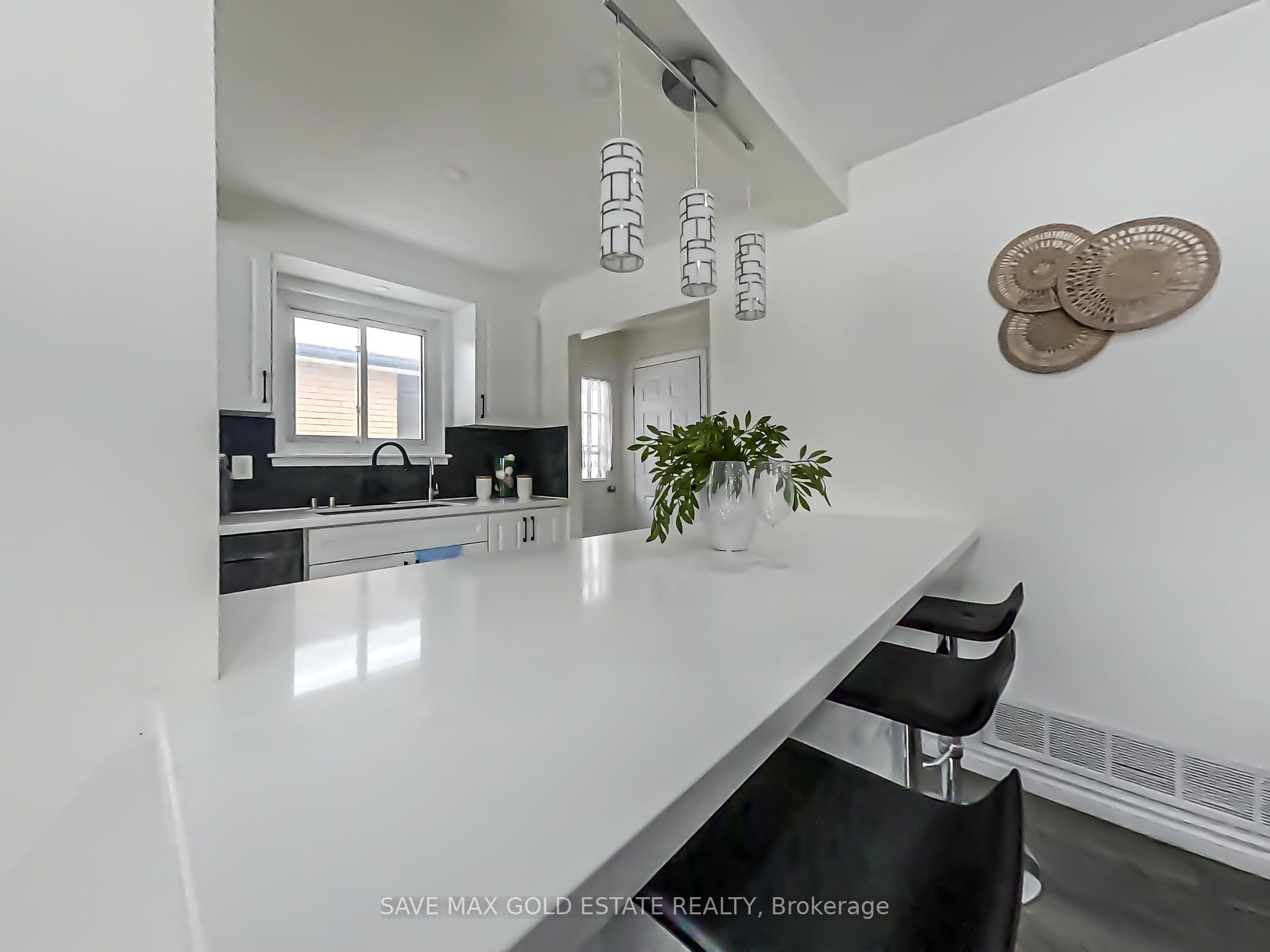 Photo 12 of 122 Hazelglen Drive, Kitchener — HOMEH