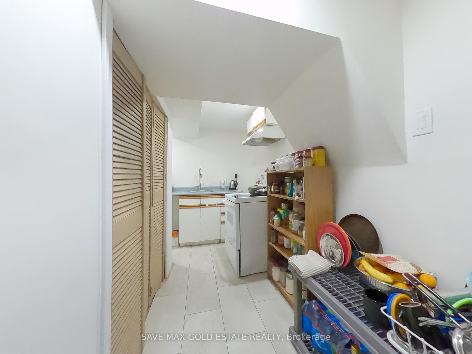 Photo 32 of 122 Hazelglen Drive, Kitchener — HOMEH