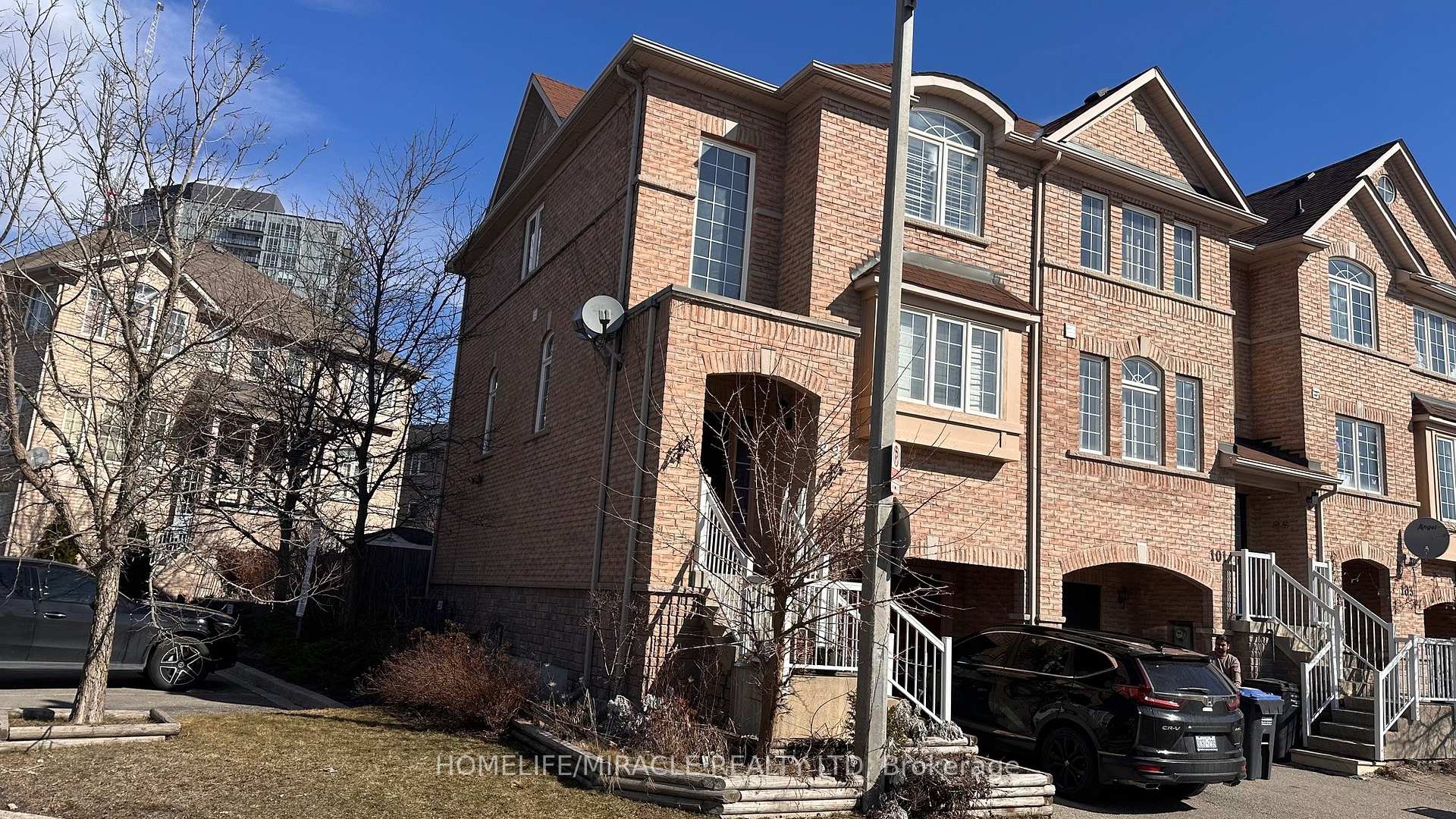 Photo 3 of 99 Bernard Avenue E, Brampton, Fletcher's Creek South — HOMEH