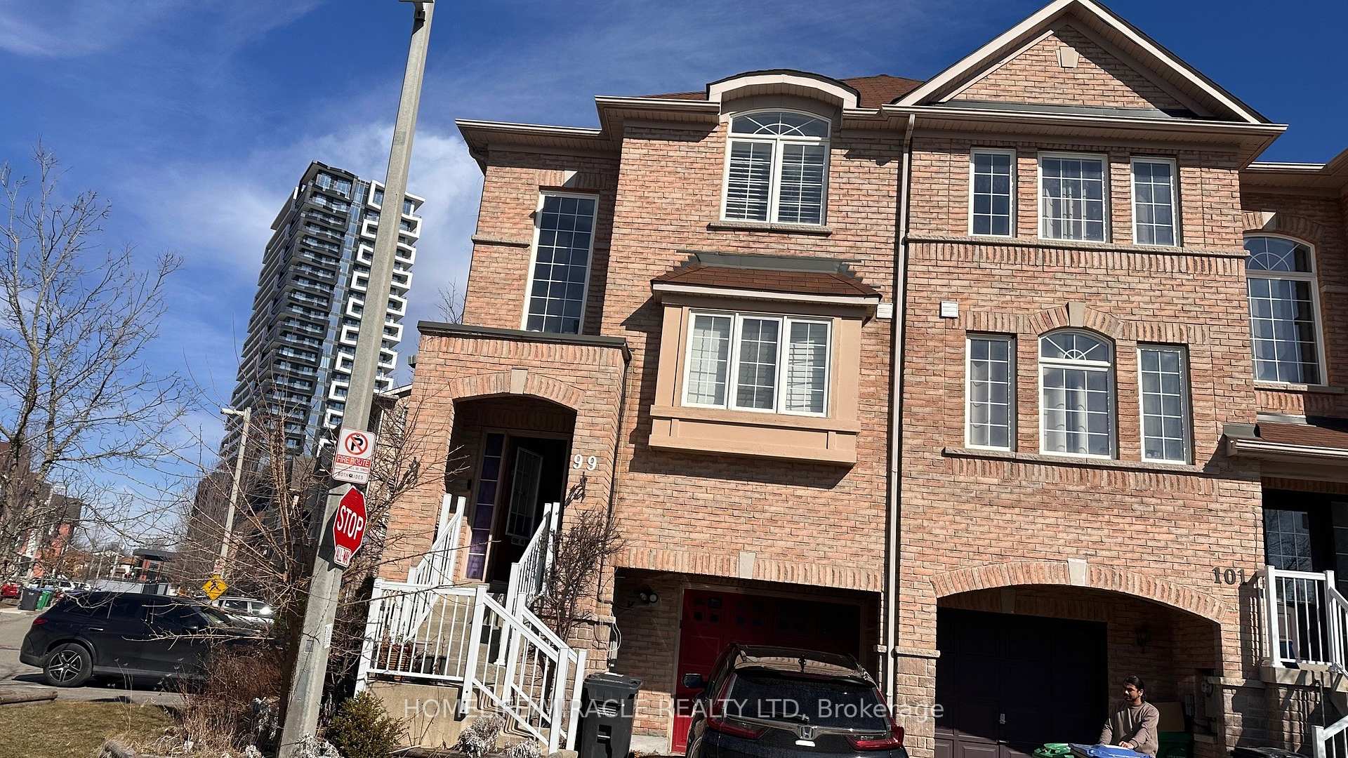 Photo 5 of 99 Bernard Avenue E, Brampton, Fletcher's Creek South — HOMEH