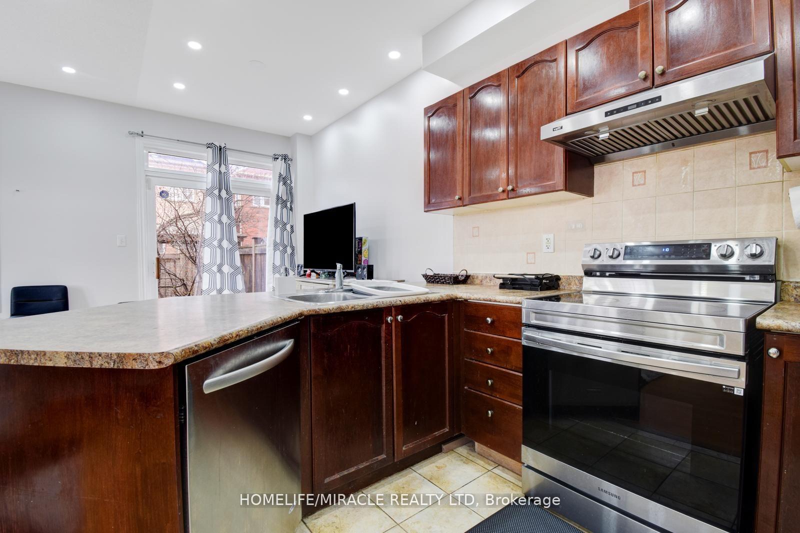 Photo 20 of 46 Clementine Drive, Brampton, Bram West — HOMEH