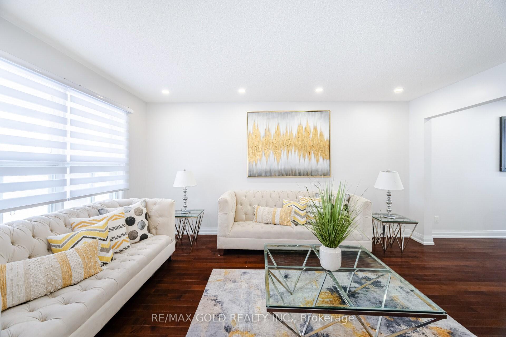 Photo 2 of 110 Wexford Road, Brampton, Heart Lake West — HOMEH