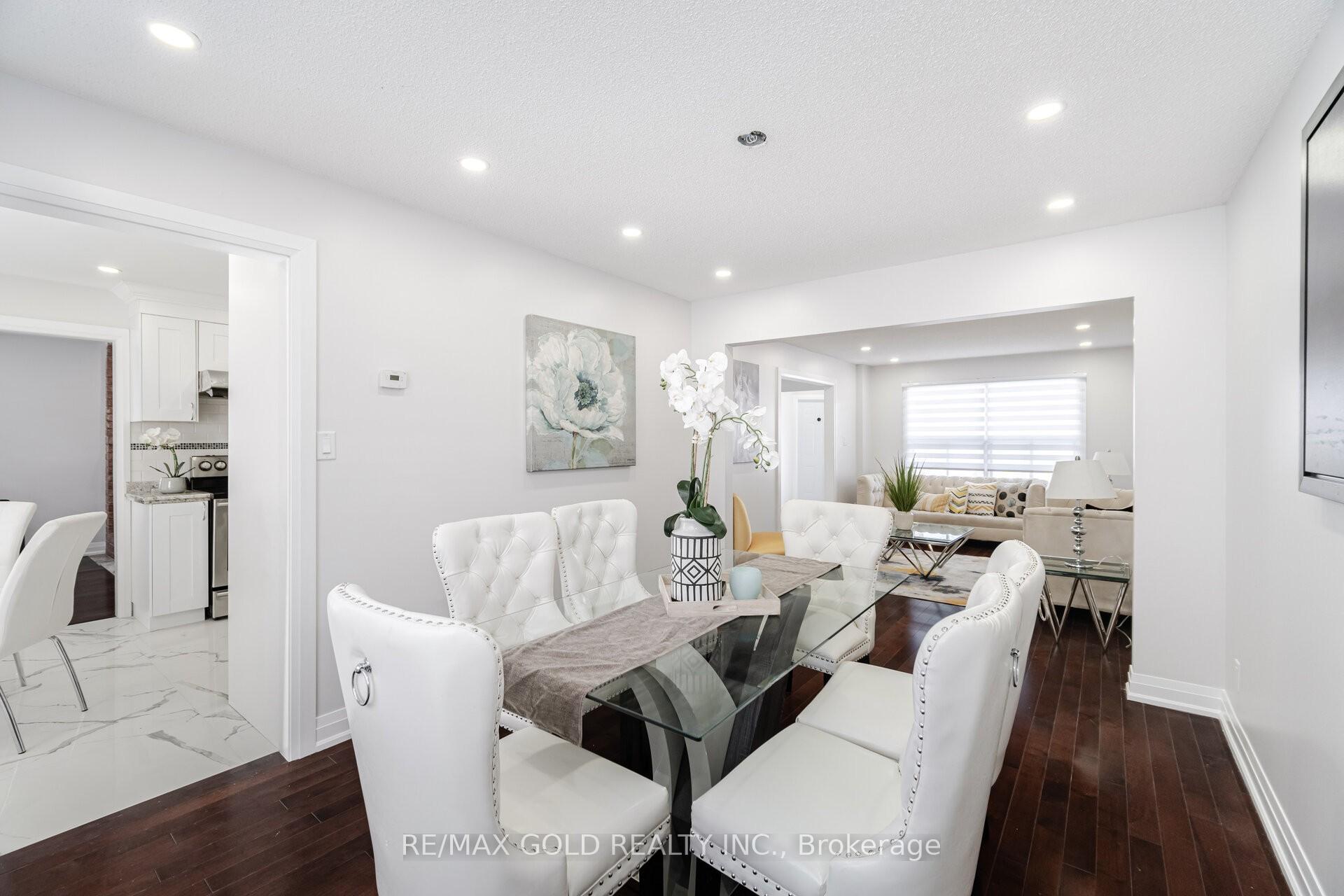 Photo 4 of 110 Wexford Road, Brampton, Heart Lake West — HOMEH