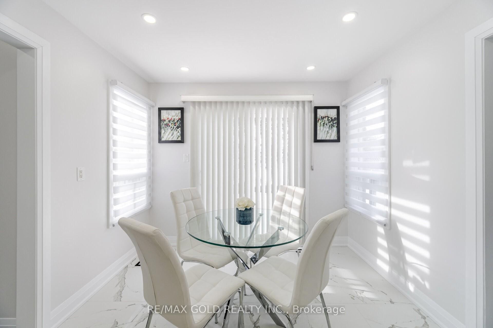 Photo 5 of 110 Wexford Road, Brampton, Heart Lake West — HOMEH