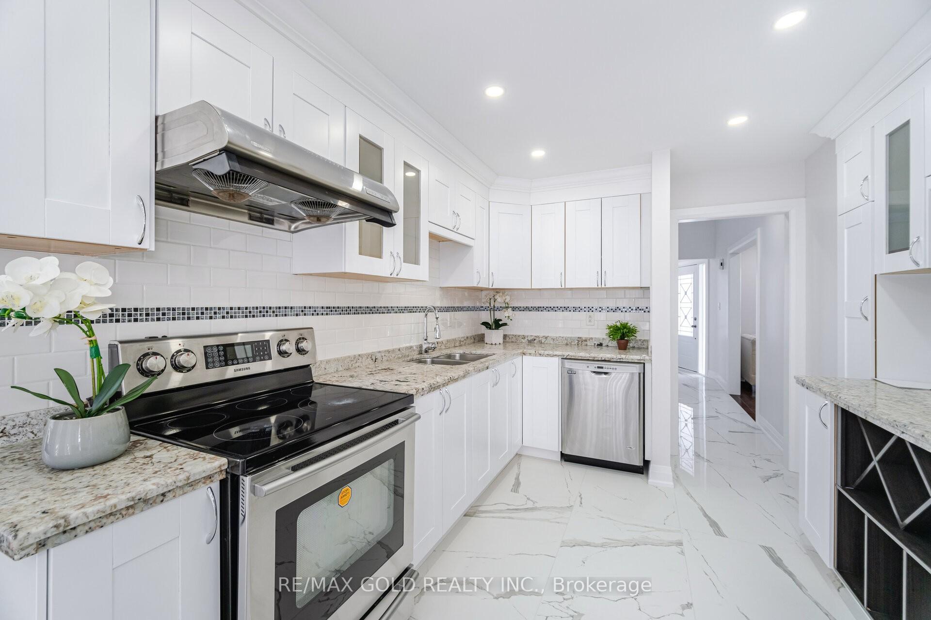 Photo 6 of 110 Wexford Road, Brampton, Heart Lake West — HOMEH