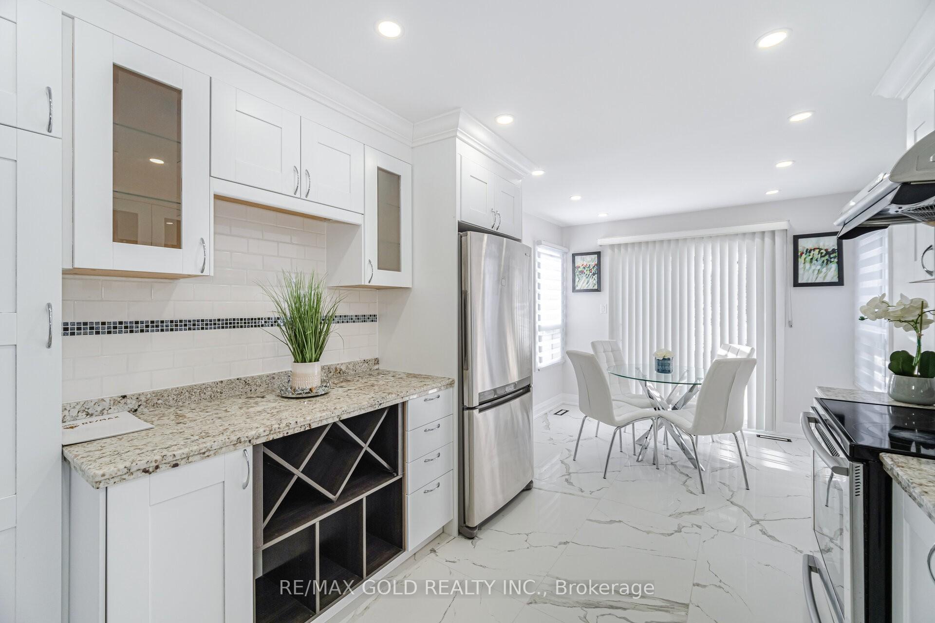 Photo 7 of 110 Wexford Road, Brampton, Heart Lake West — HOMEH