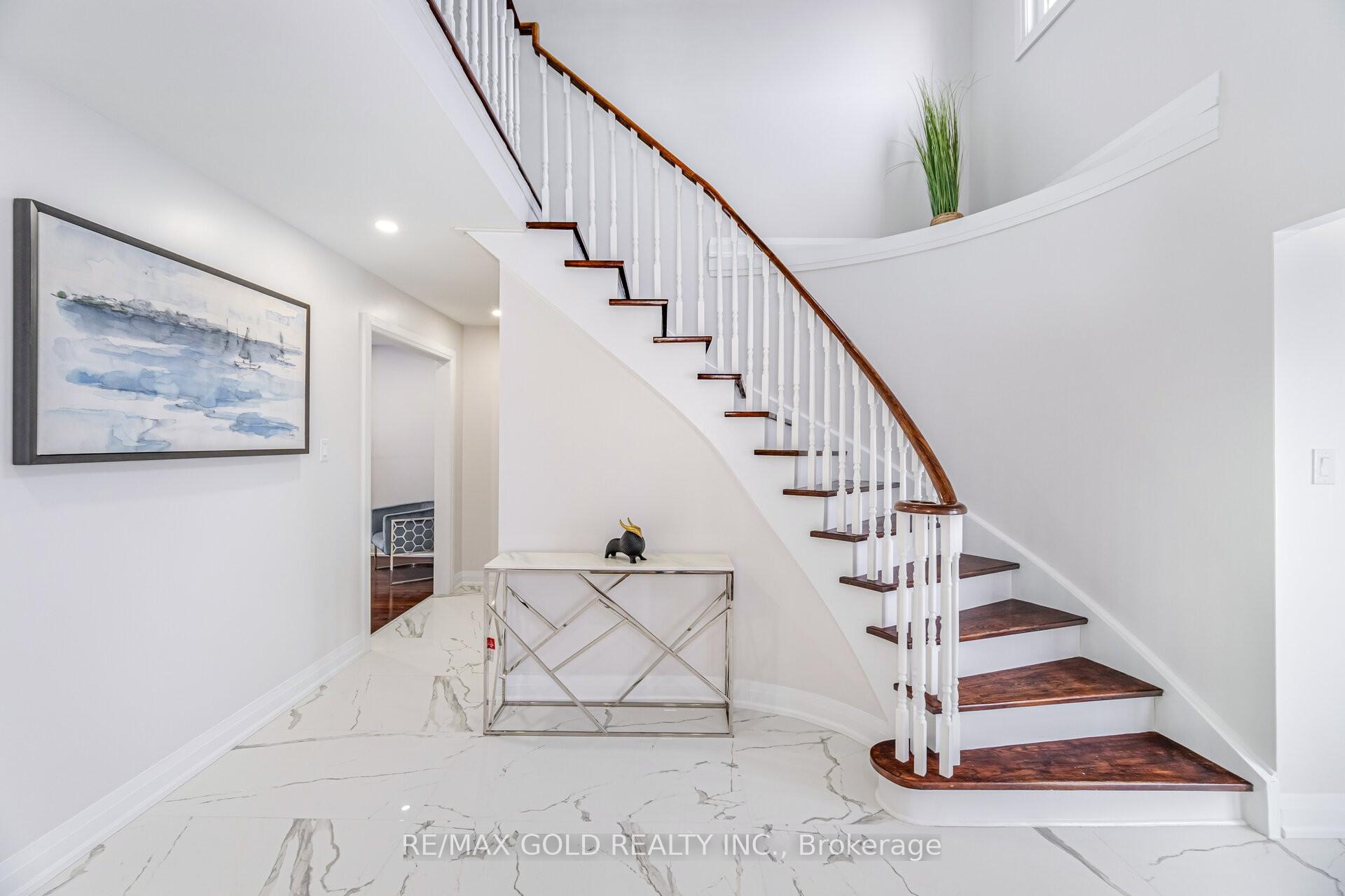 Photo 11 of 110 Wexford Road, Brampton, Heart Lake West — HOMEH