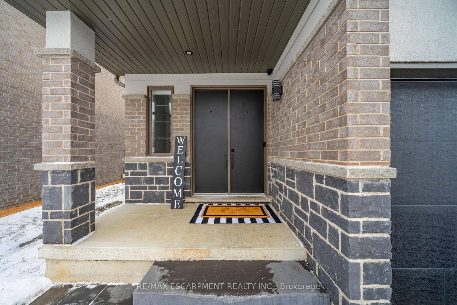 Photo 5 of 36 Miller Drive, Hamilton, Ancaster — HOMEH