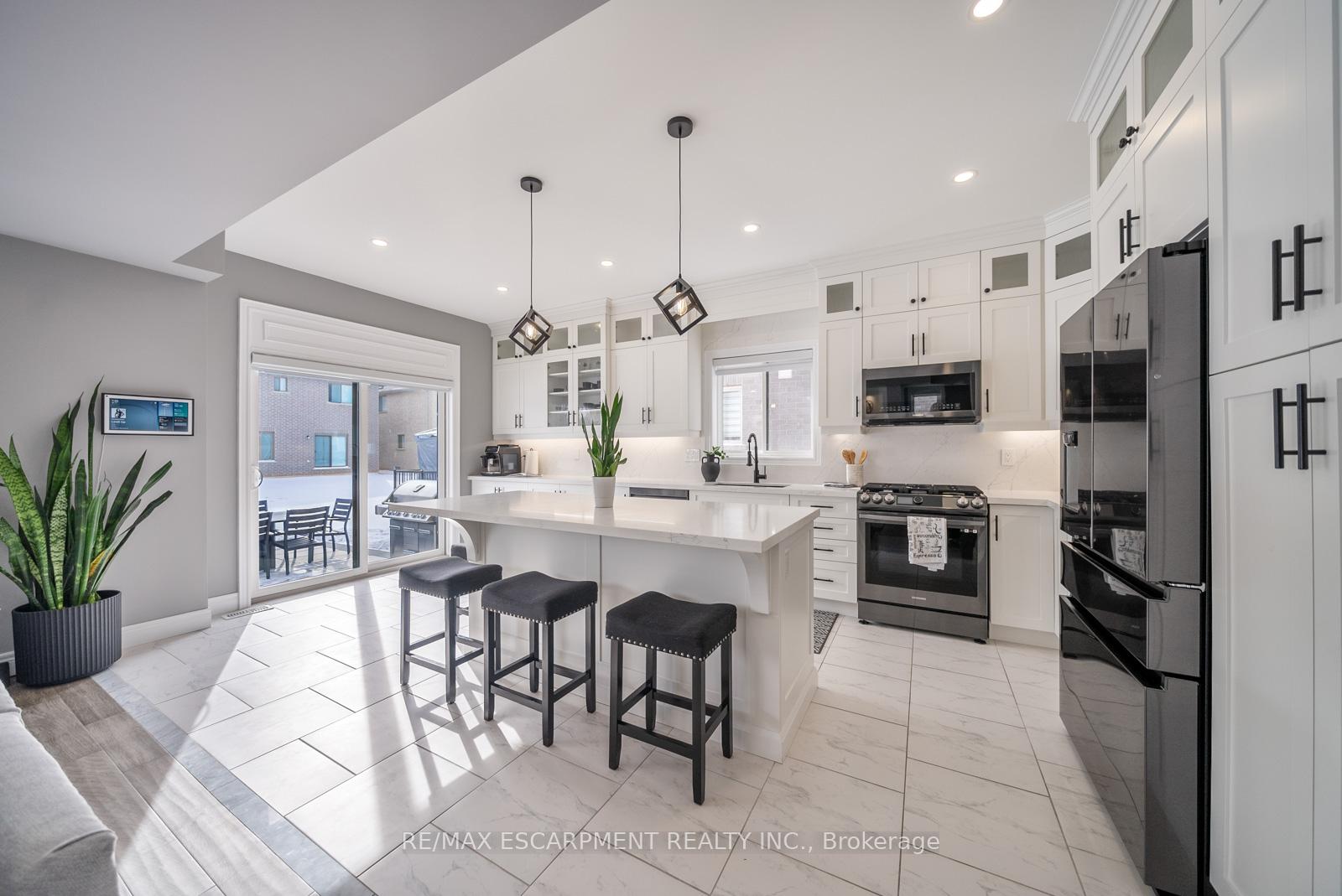 Photo 11 of 36 Miller Drive, Hamilton, Ancaster — HOMEH