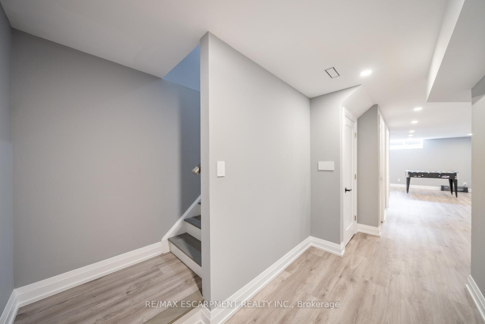 Photo 35 of 36 Miller Drive, Hamilton, Ancaster — HOMEH