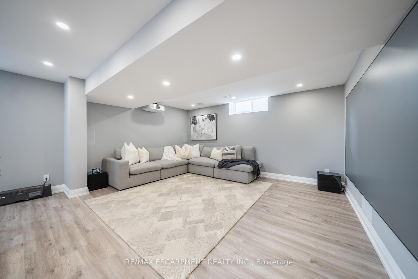 Photo 38 of 36 Miller Drive, Hamilton, Ancaster — HOMEH