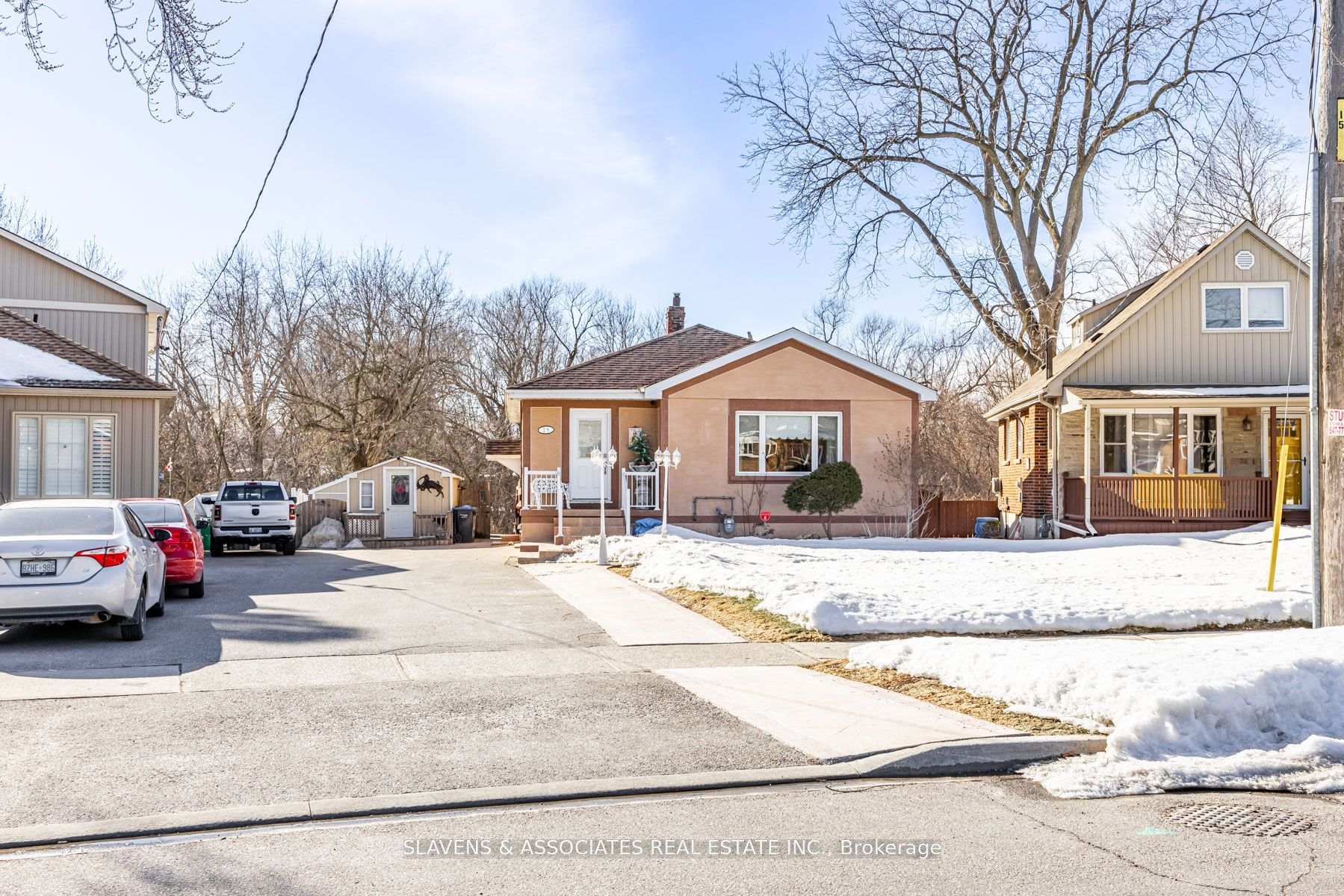 Photo 1 of 28 Mercer Drive, Brampton, Downtown Brampton — HOMEH