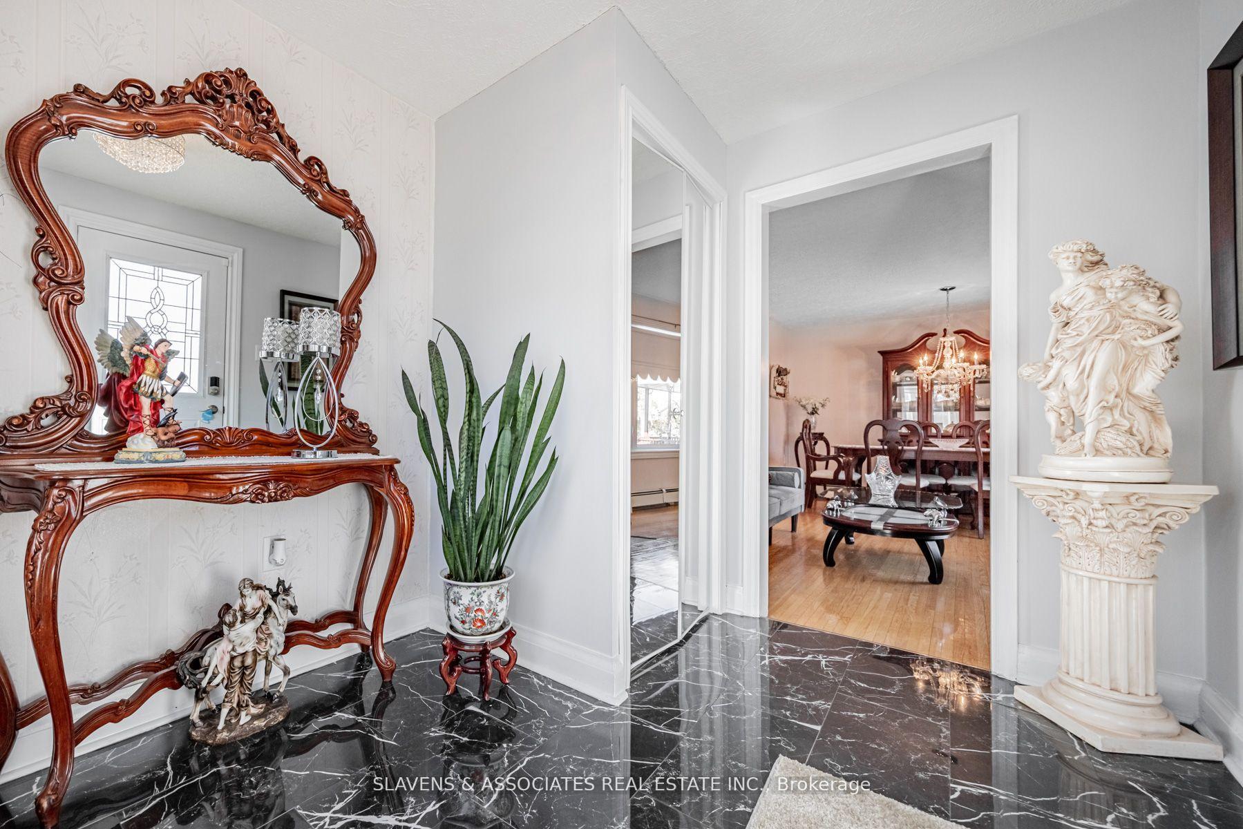 Photo 9 of 28 Mercer Drive, Brampton, Downtown Brampton — HOMEH
