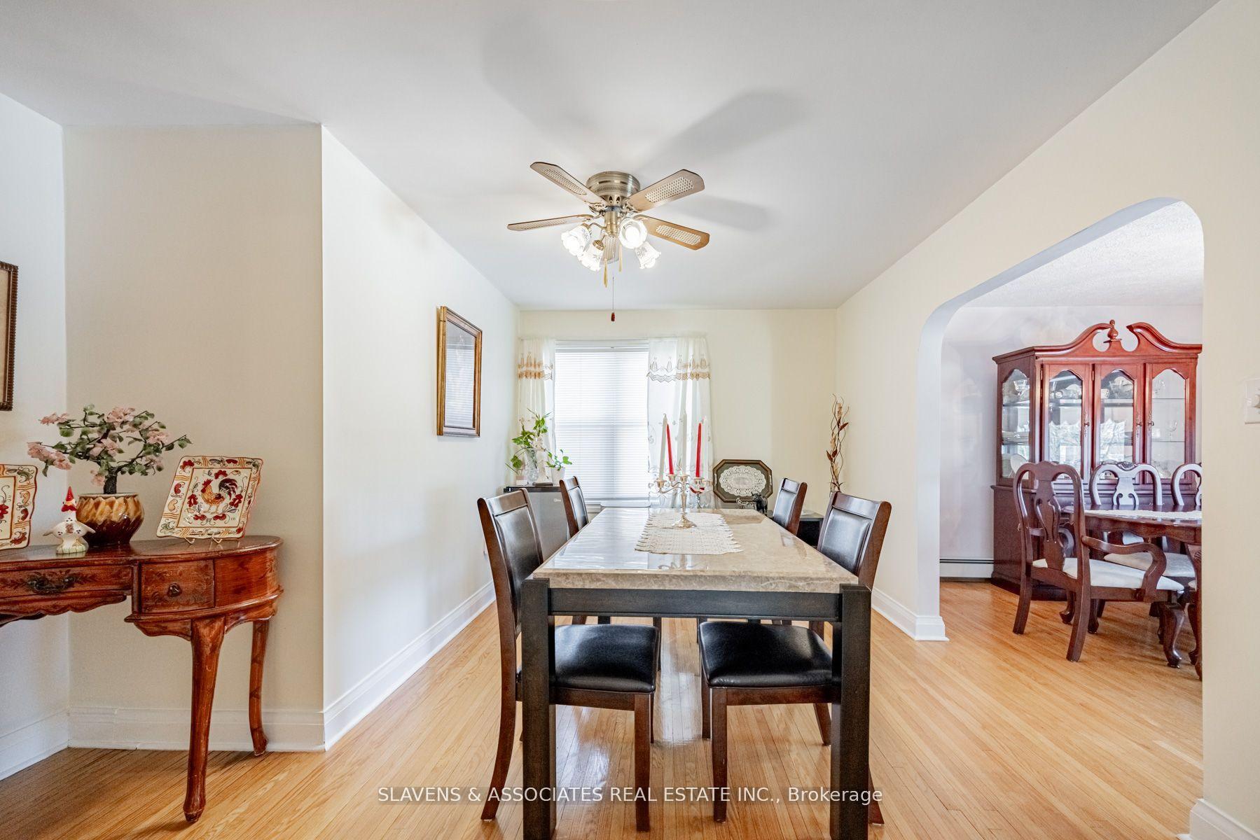 Photo 10 of 28 Mercer Drive, Brampton, Downtown Brampton — HOMEH