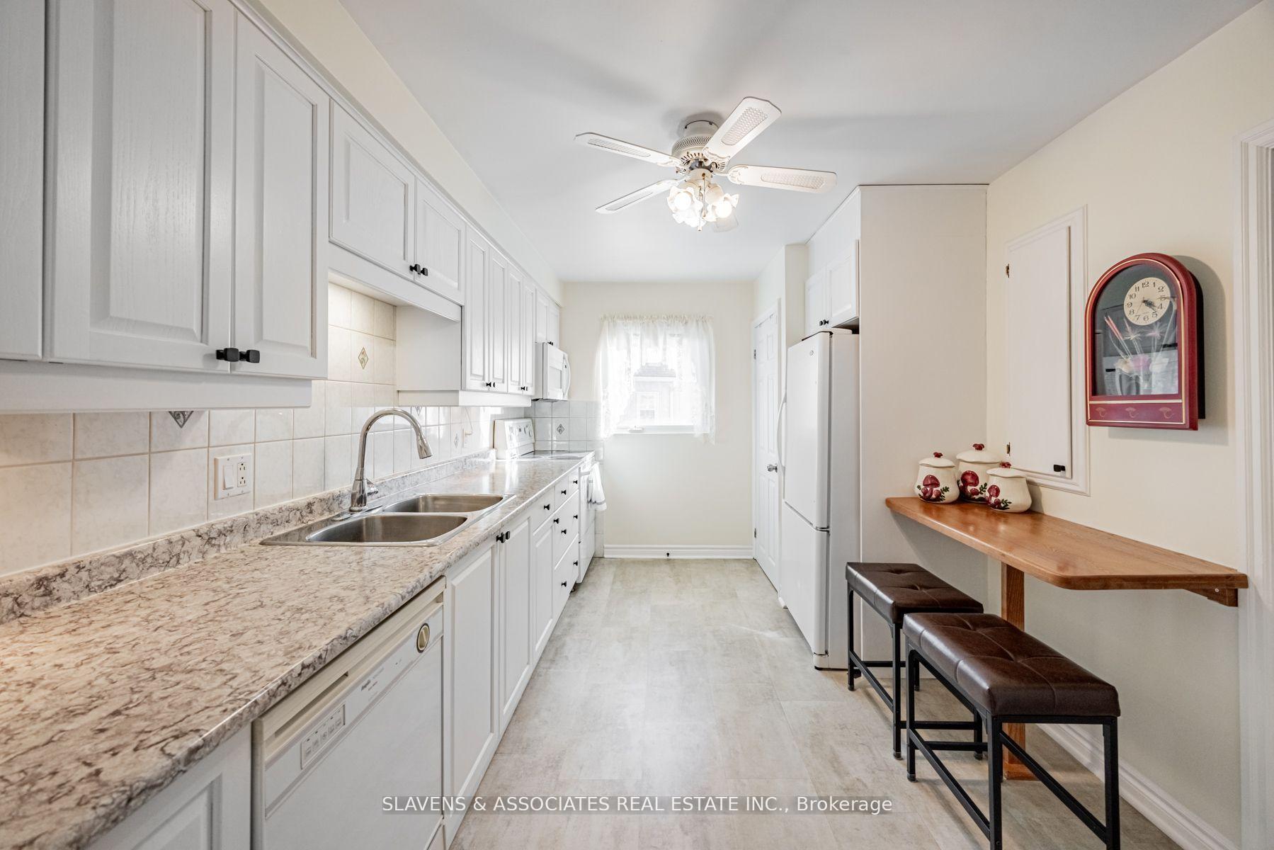 Photo 13 of 28 Mercer Drive, Brampton, Downtown Brampton — HOMEH