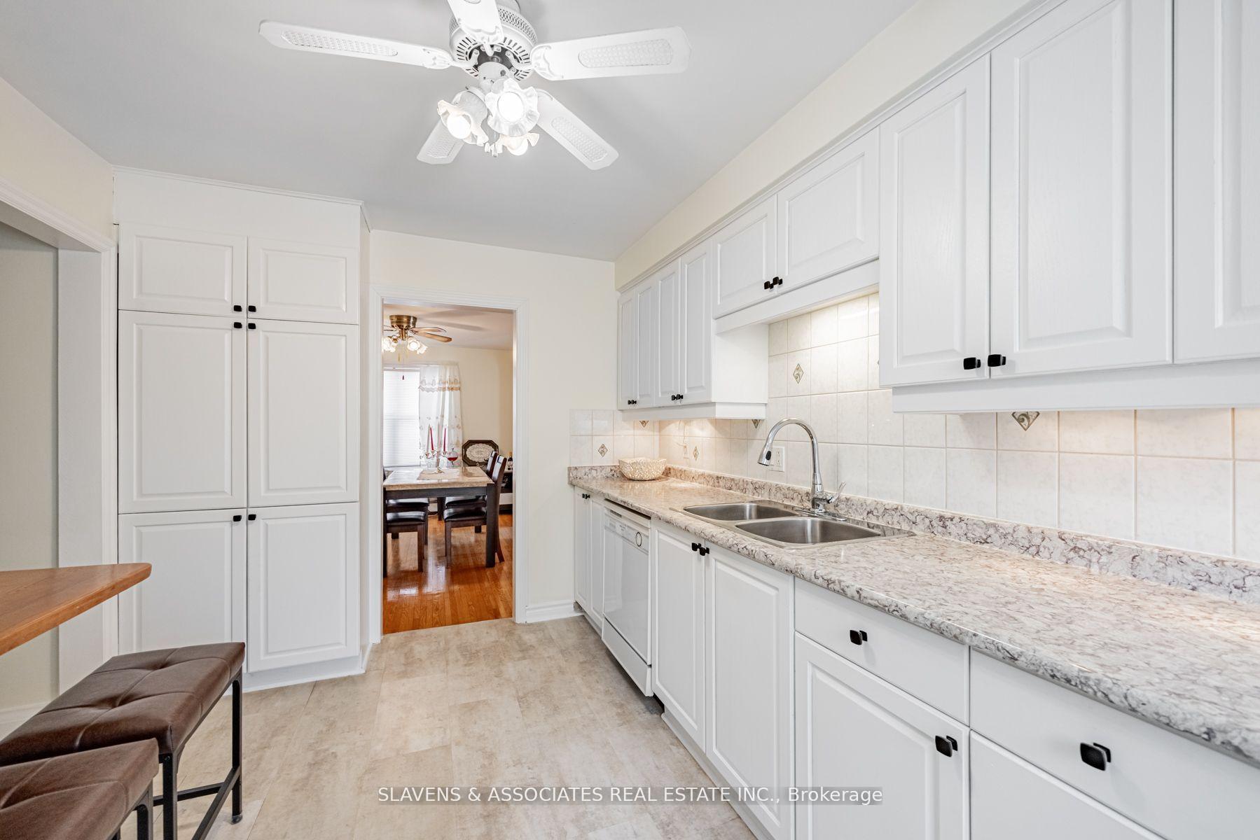 Photo 14 of 28 Mercer Drive, Brampton, Downtown Brampton — HOMEH