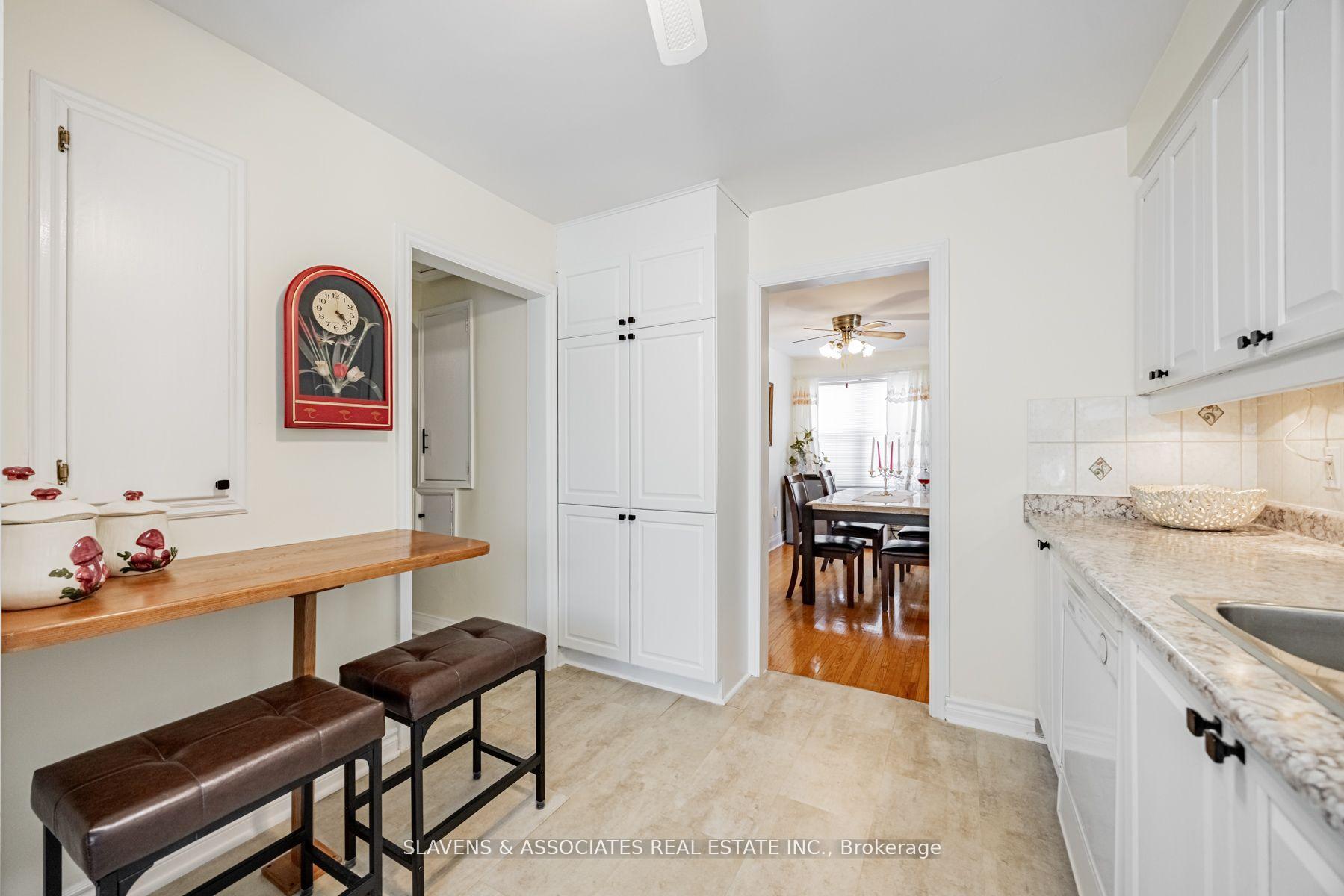 Photo 15 of 28 Mercer Drive, Brampton, Downtown Brampton — HOMEH