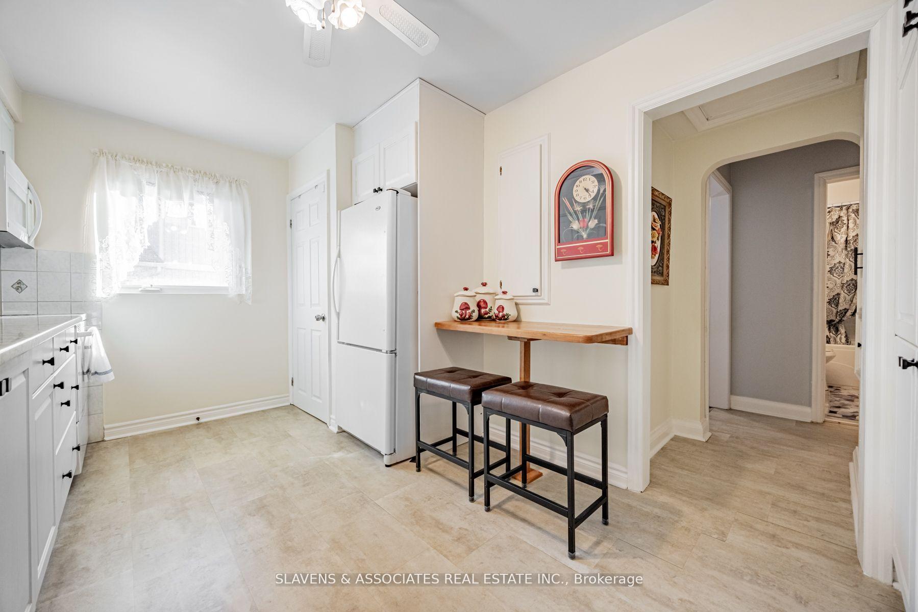 Photo 16 of 28 Mercer Drive, Brampton, Downtown Brampton — HOMEH